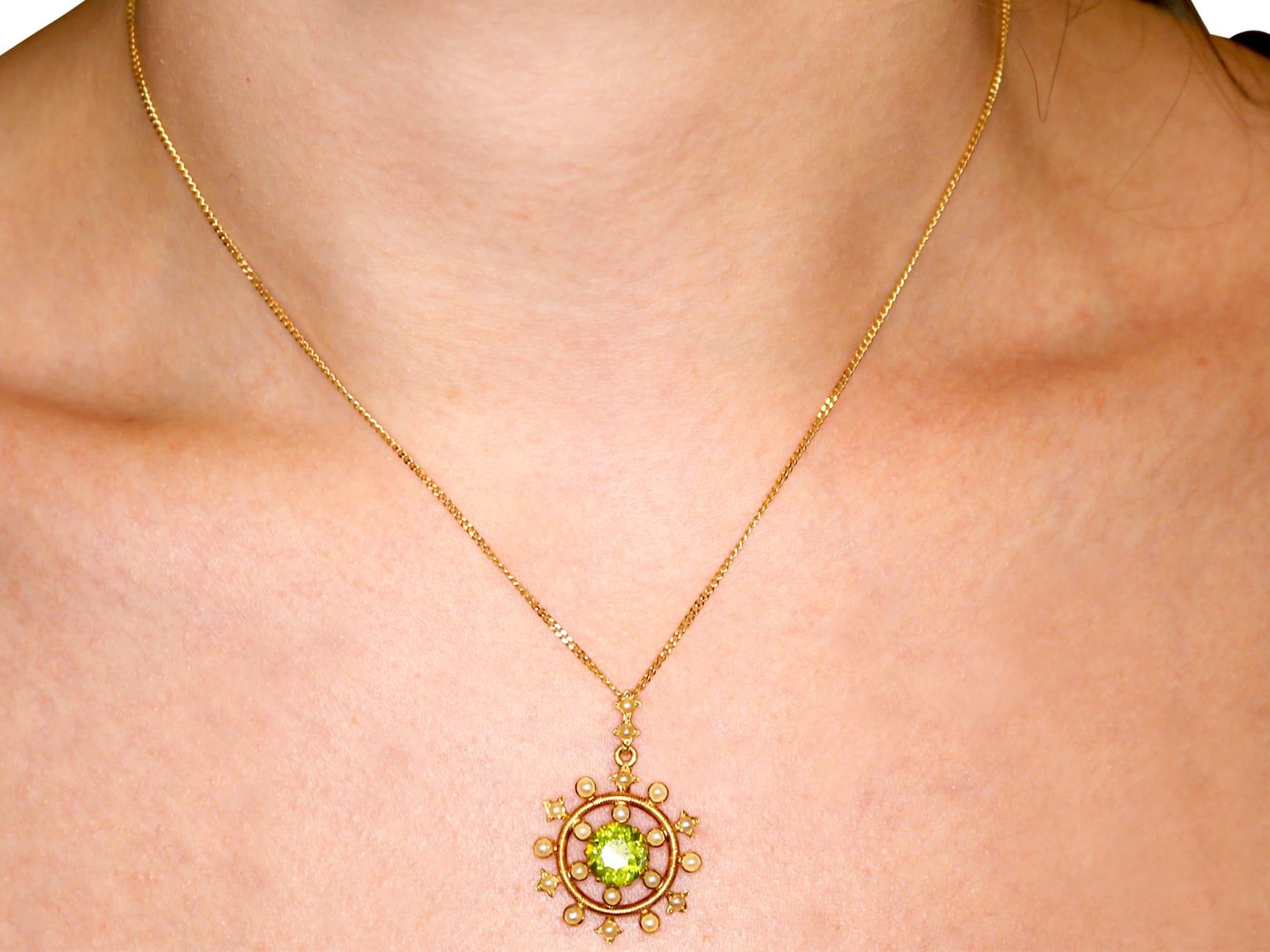 Antique 1.92 Carat Peridot and Seed Pearl Yellow Gold Pendant For Sale 1