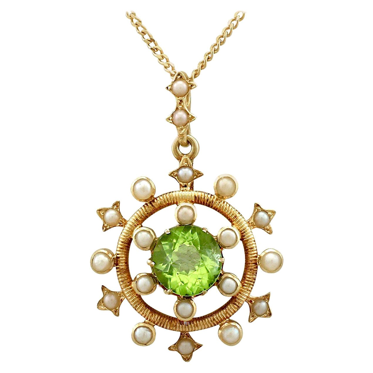 Ciondolo antico in oro giallo con peridoto e perle di seme da 1,92 carati