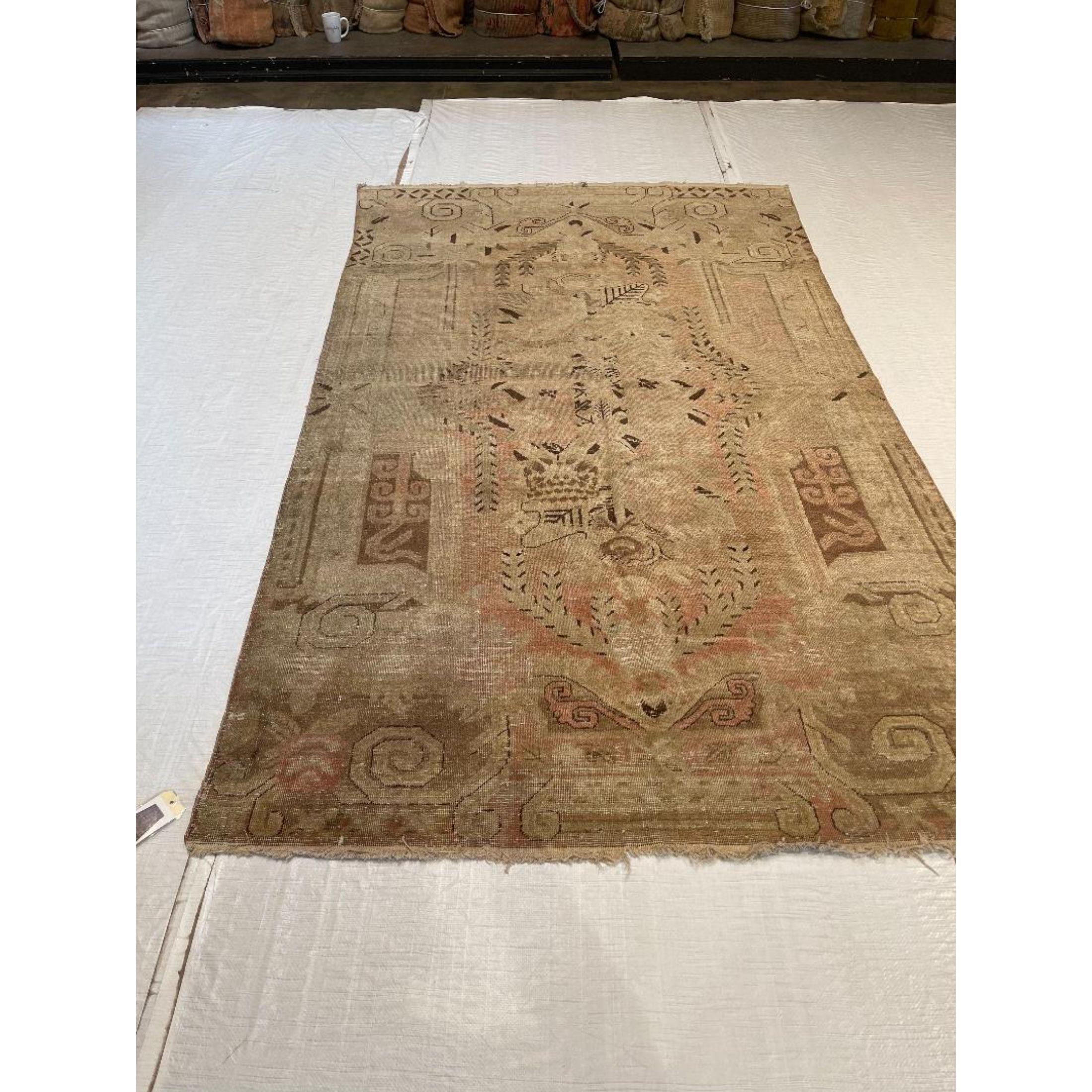 Antique 1920 Floral Samarakand Rug In Good Condition For Sale In Los Angeles, US