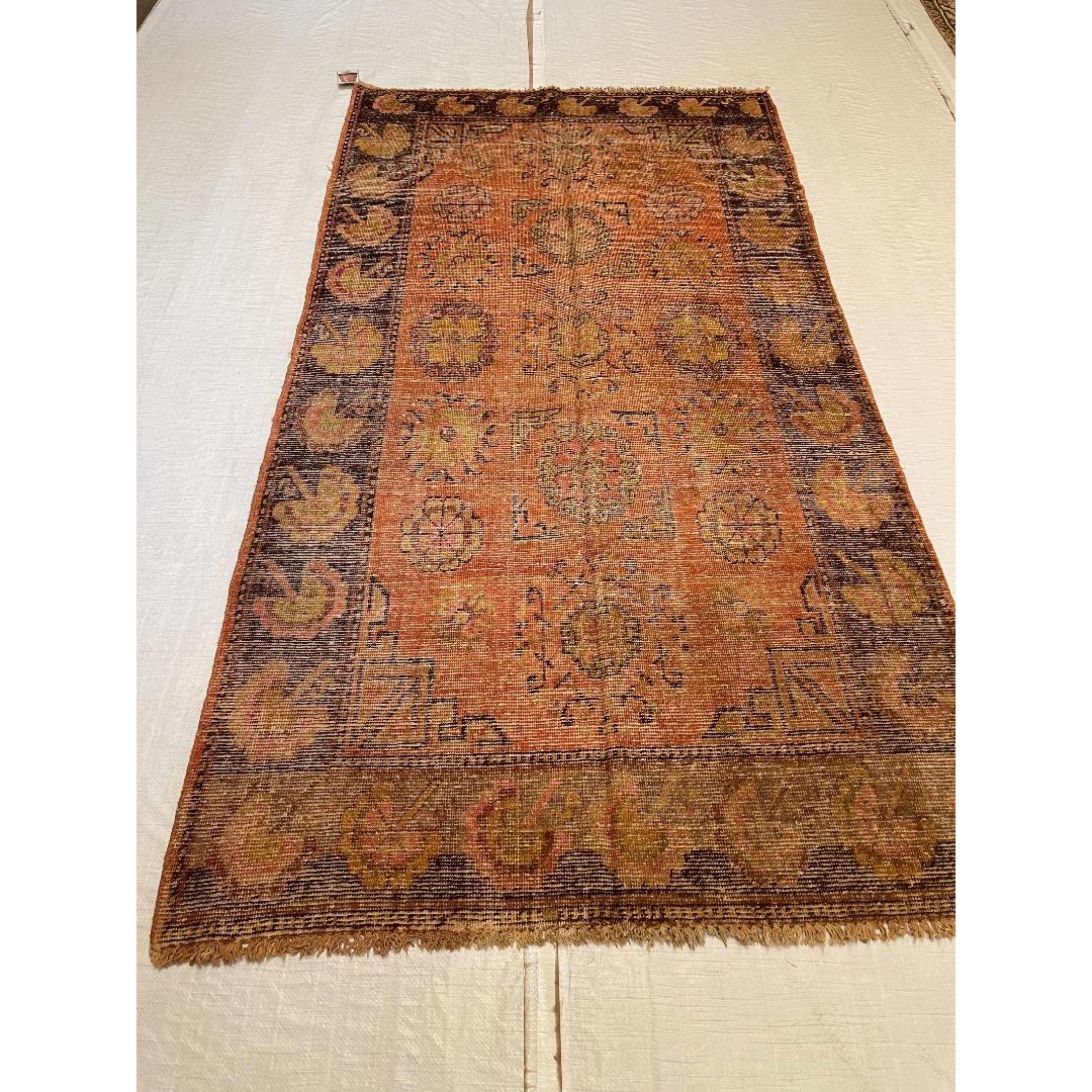 Antique 1920 Floral Samarkand Rug In Good Condition For Sale In Los Angeles, US