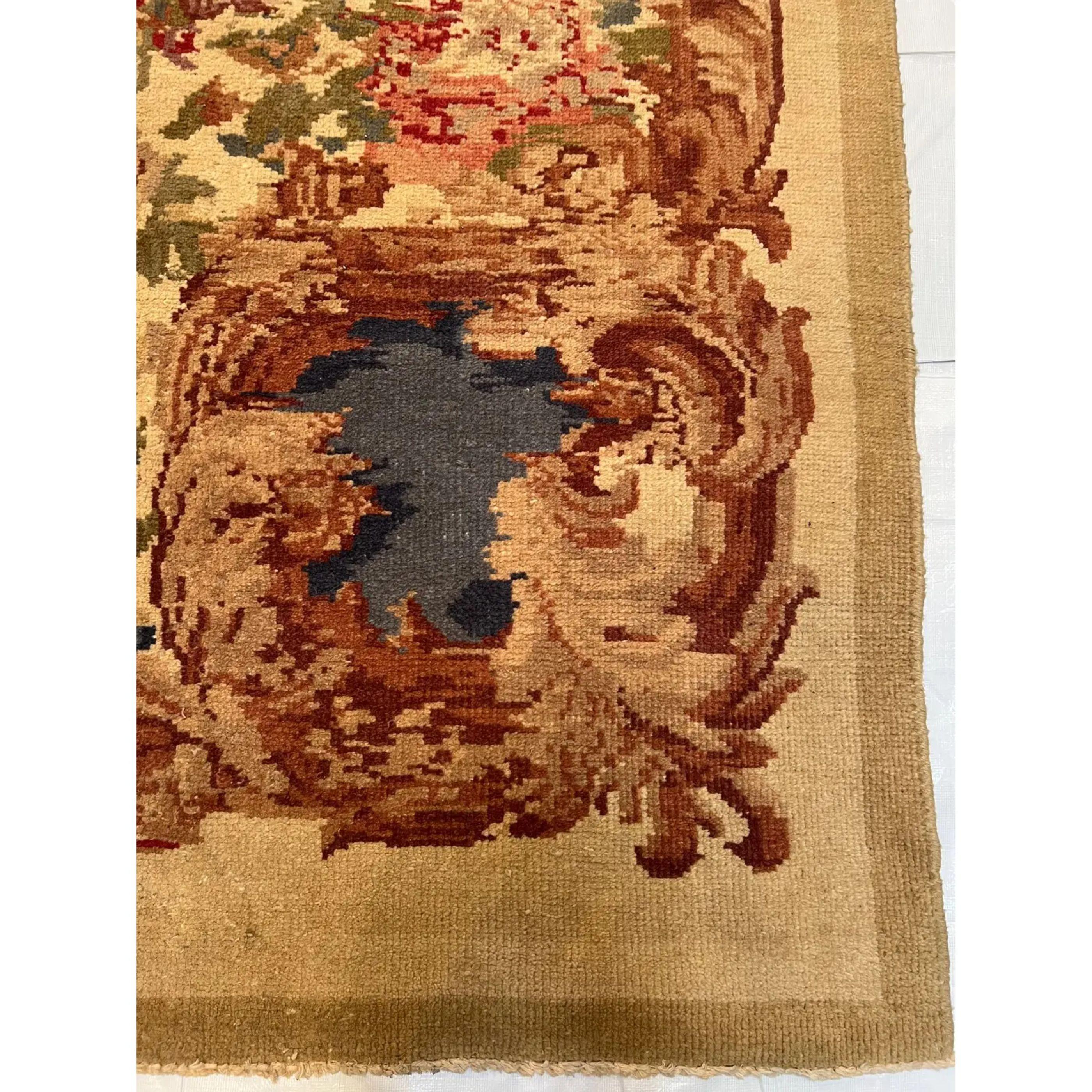 Antique 1920 Indian Rug In Good Condition For Sale In Los Angeles, US