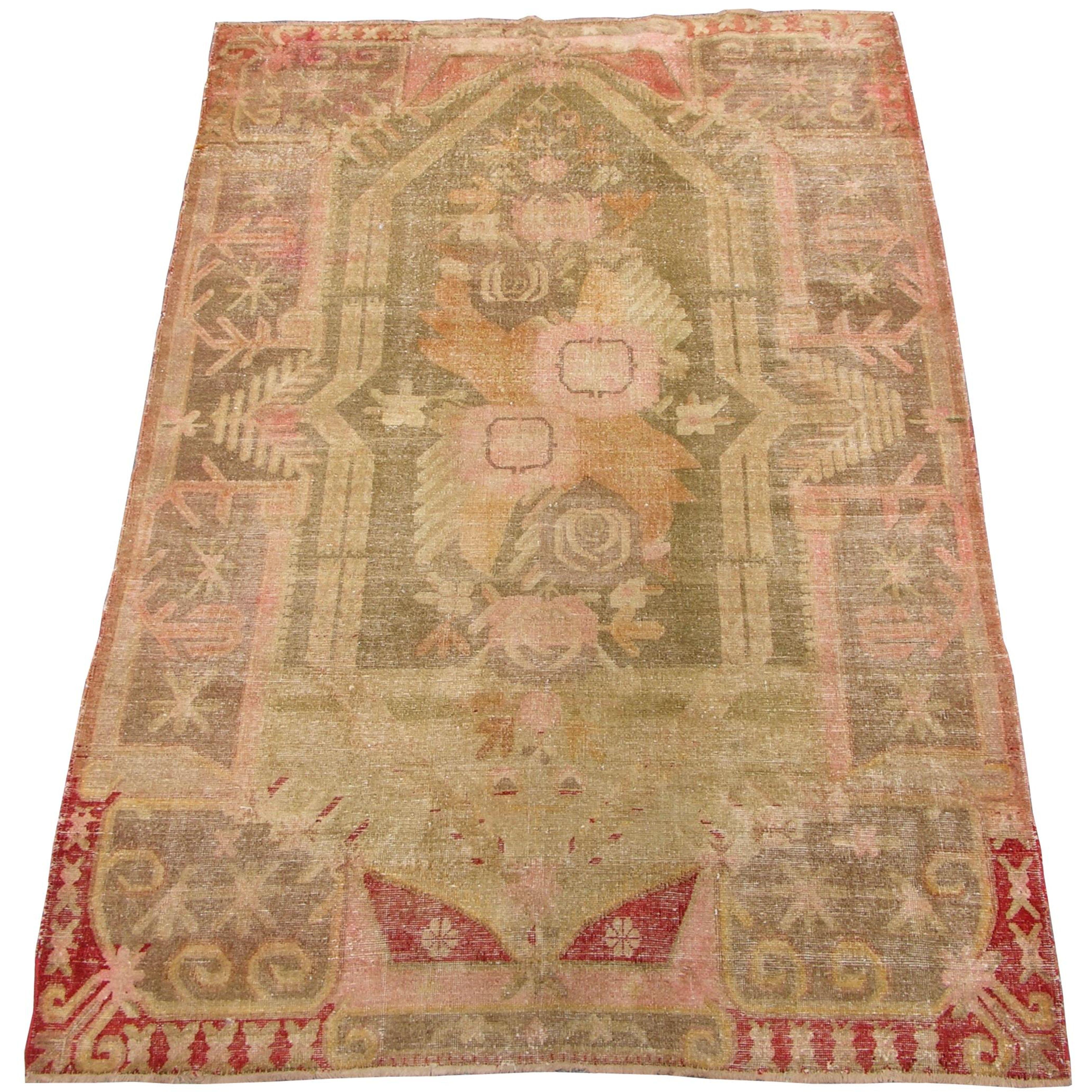 Antique 1920 Samarkand Rug In Good Condition For Sale In Los Angeles, US