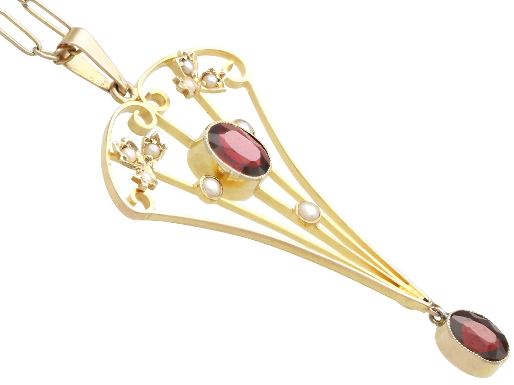 Antique 1920s 1.02 Carat Garnet and Seed Pearl Yellow Gold Pendant In Excellent Condition For Sale In Jesmond, Newcastle Upon Tyne