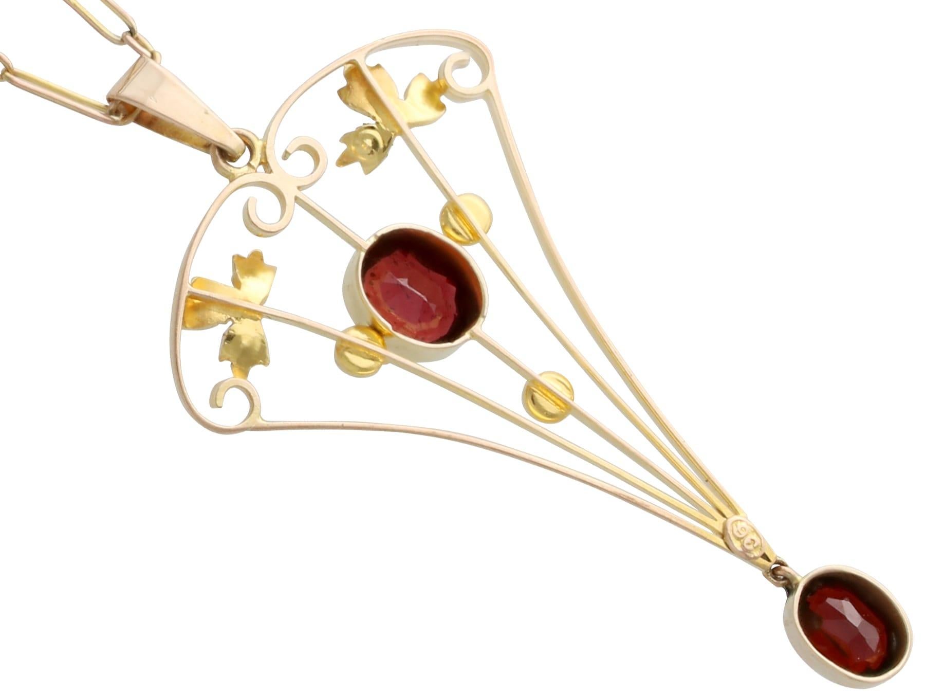 Women's Antique 1920s 1.02 Carat Garnet and Seed Pearl Yellow Gold Pendant For Sale