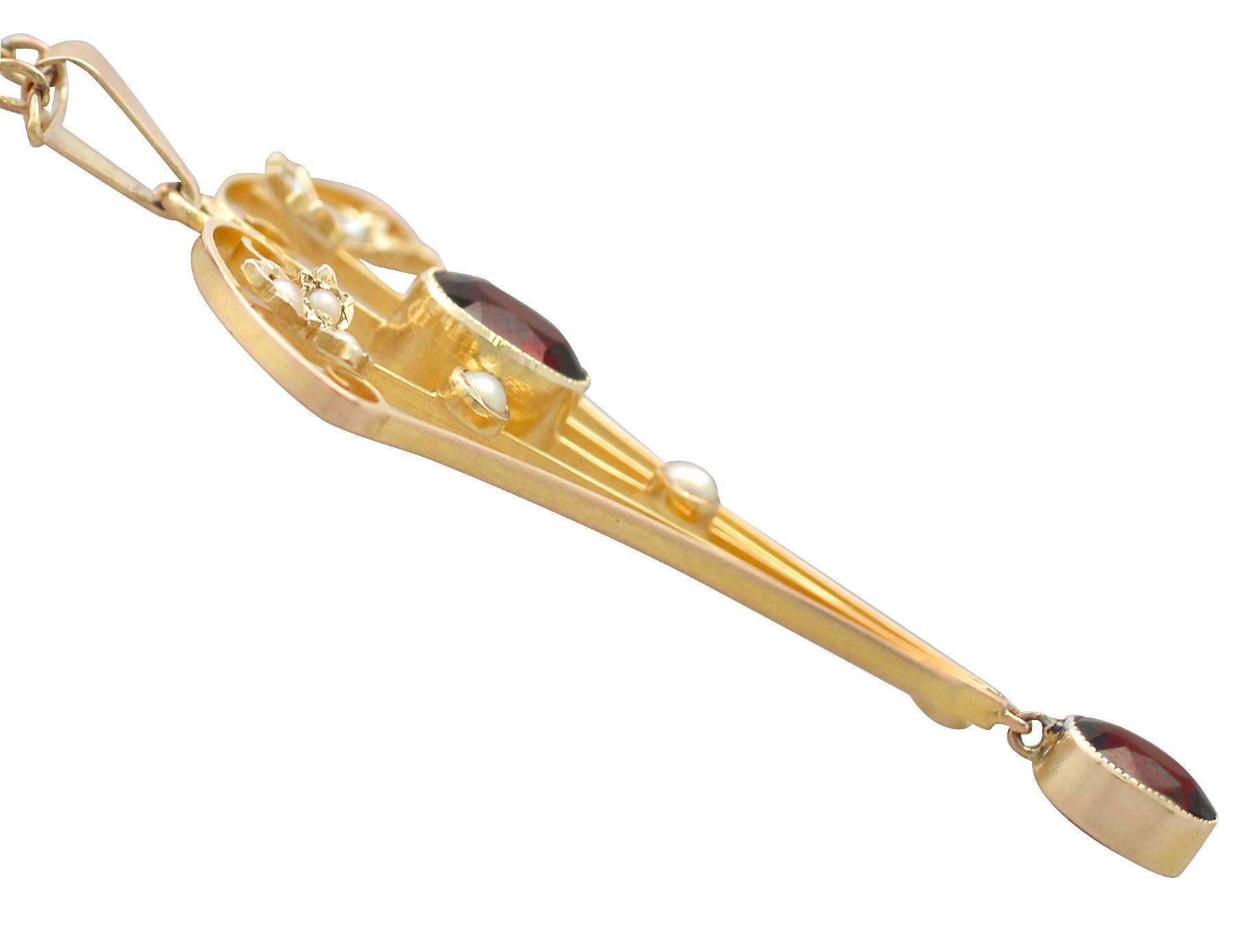 Antique 1920s 1.02 Carat Garnet and Seed Pearl Yellow Gold Pendant For Sale 1