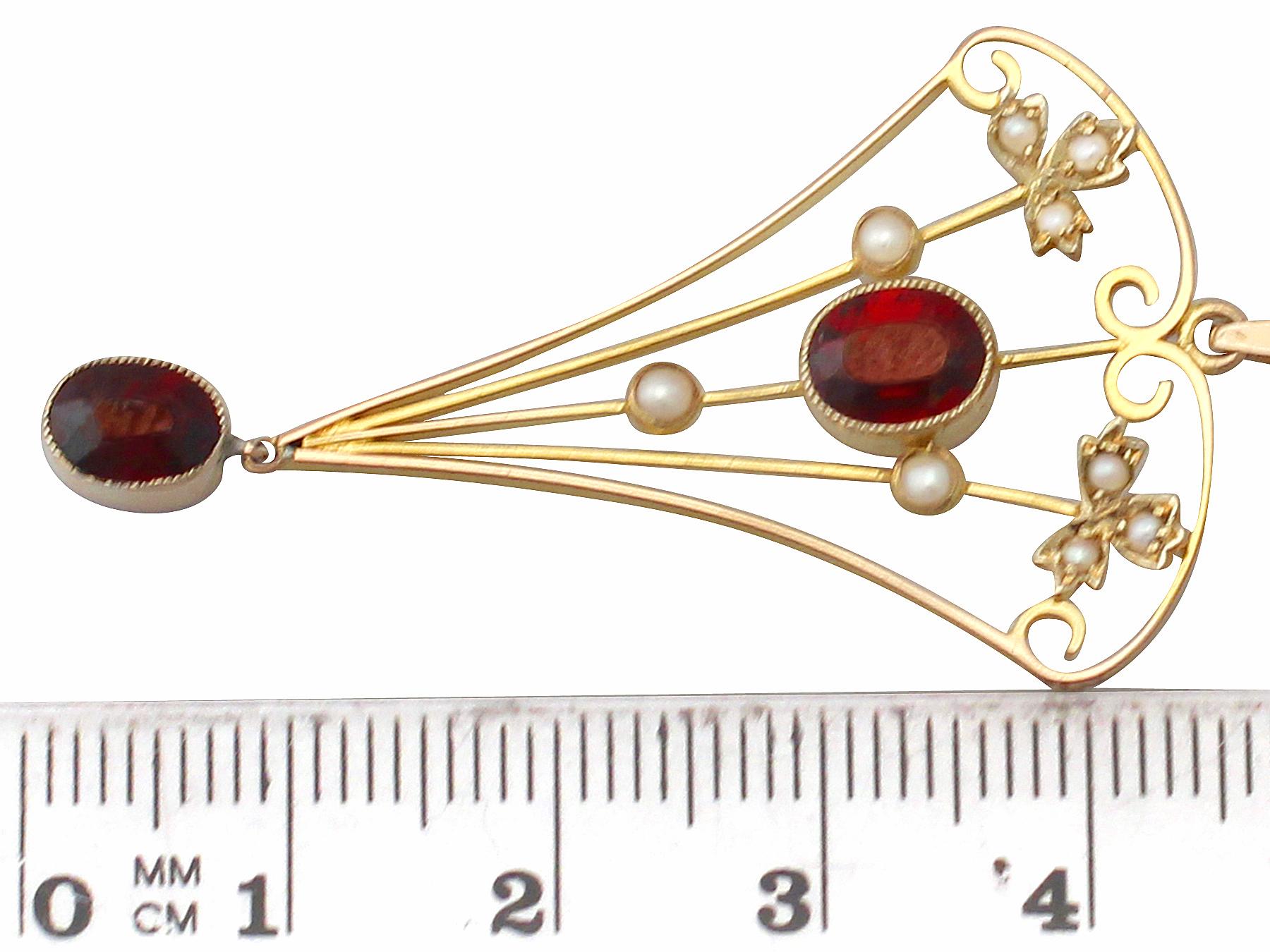 Antique 1920s 1.02 Carat Garnet and Seed Pearl Yellow Gold Pendant For Sale 2