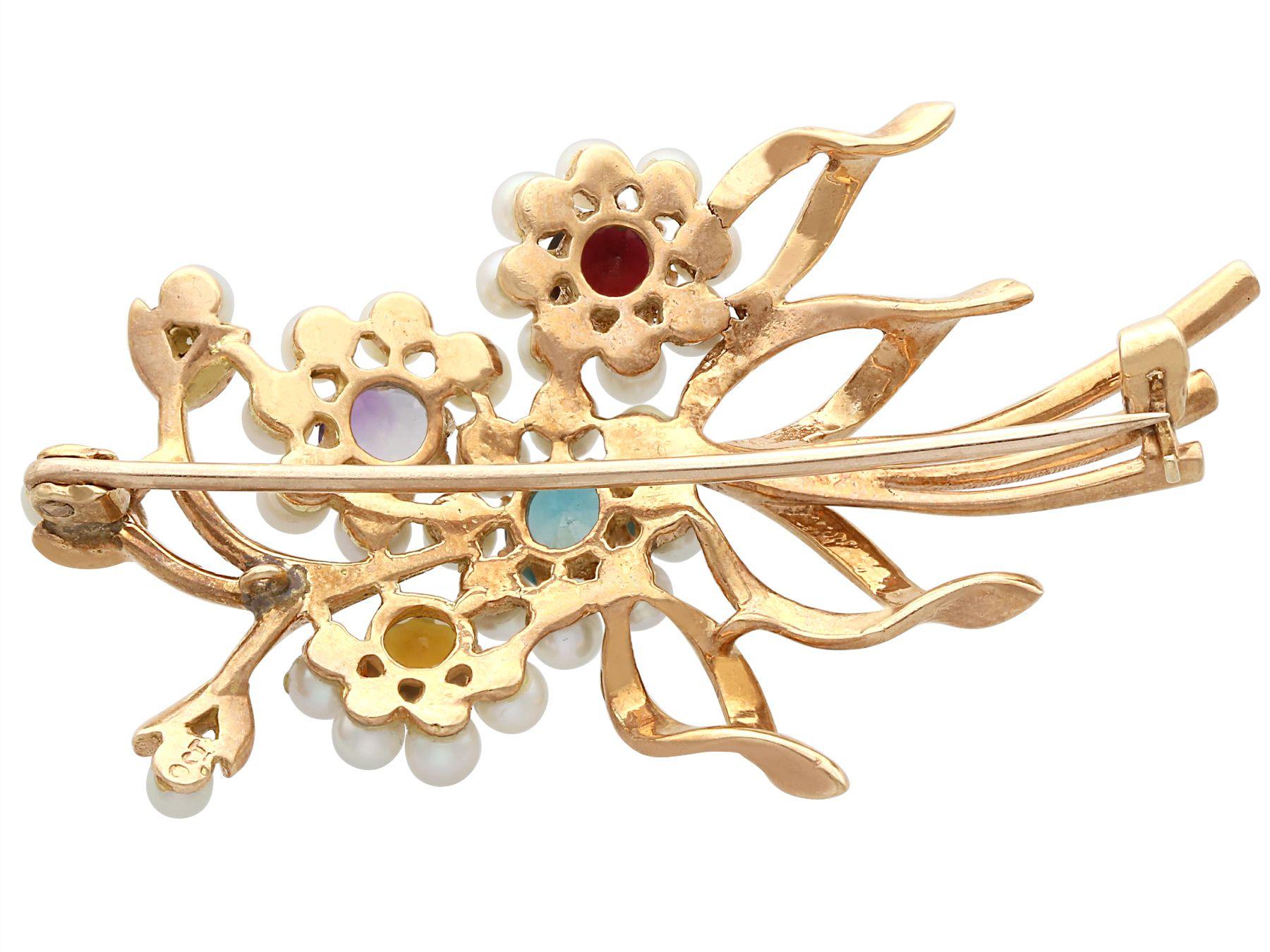 Antiquities 1920s 1.28 Carat Multi-Gemstone and Pearls Yellow Gold Brooch Pour femmes en vente