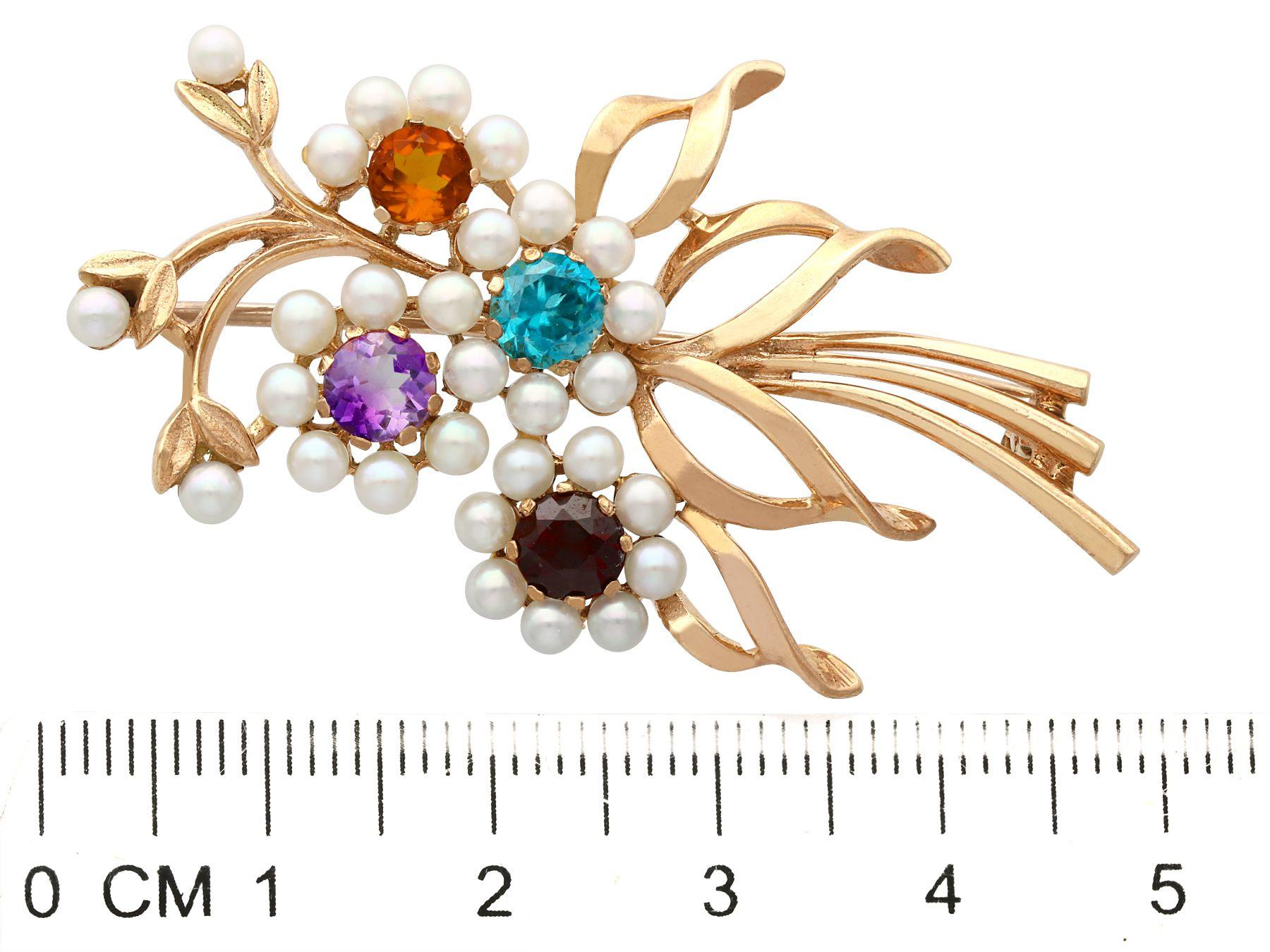 Antique 1920s 1.28 Carat Multi-Gemstone and Pearls Yellow Gold Brooch In Excellent Condition For Sale In Jesmond, Newcastle Upon Tyne