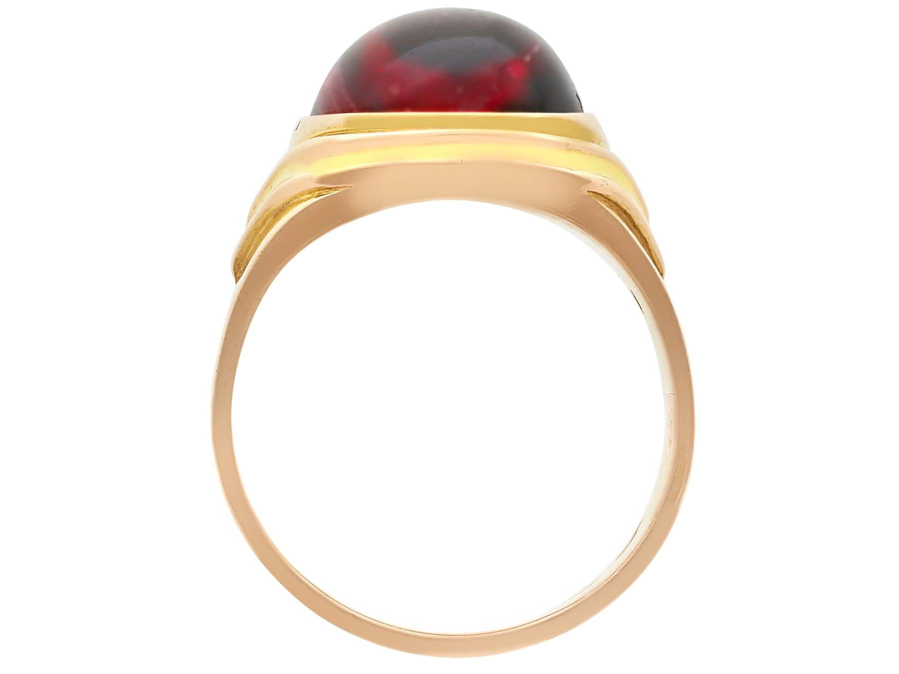 Antique 1920s 13.96 Carat Garnet and 15k Yellow Gold Signet Ring In Excellent Condition In Jesmond, Newcastle Upon Tyne