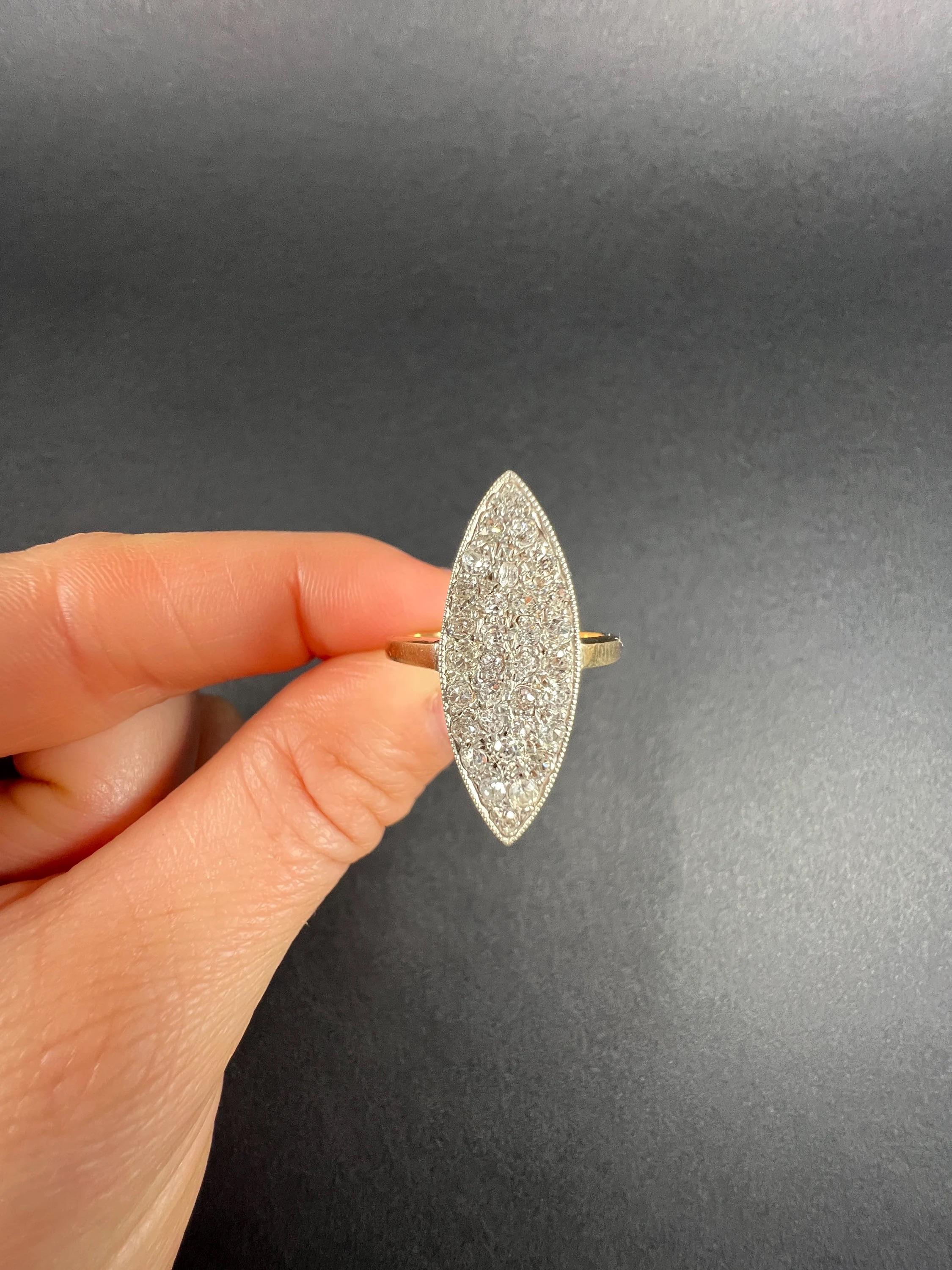 Antique 1920s, 18ct Gold & Platinum, 1.50ct Diamond Marquise/Navette Shaped Ring In Good Condition For Sale In Brighton, GB