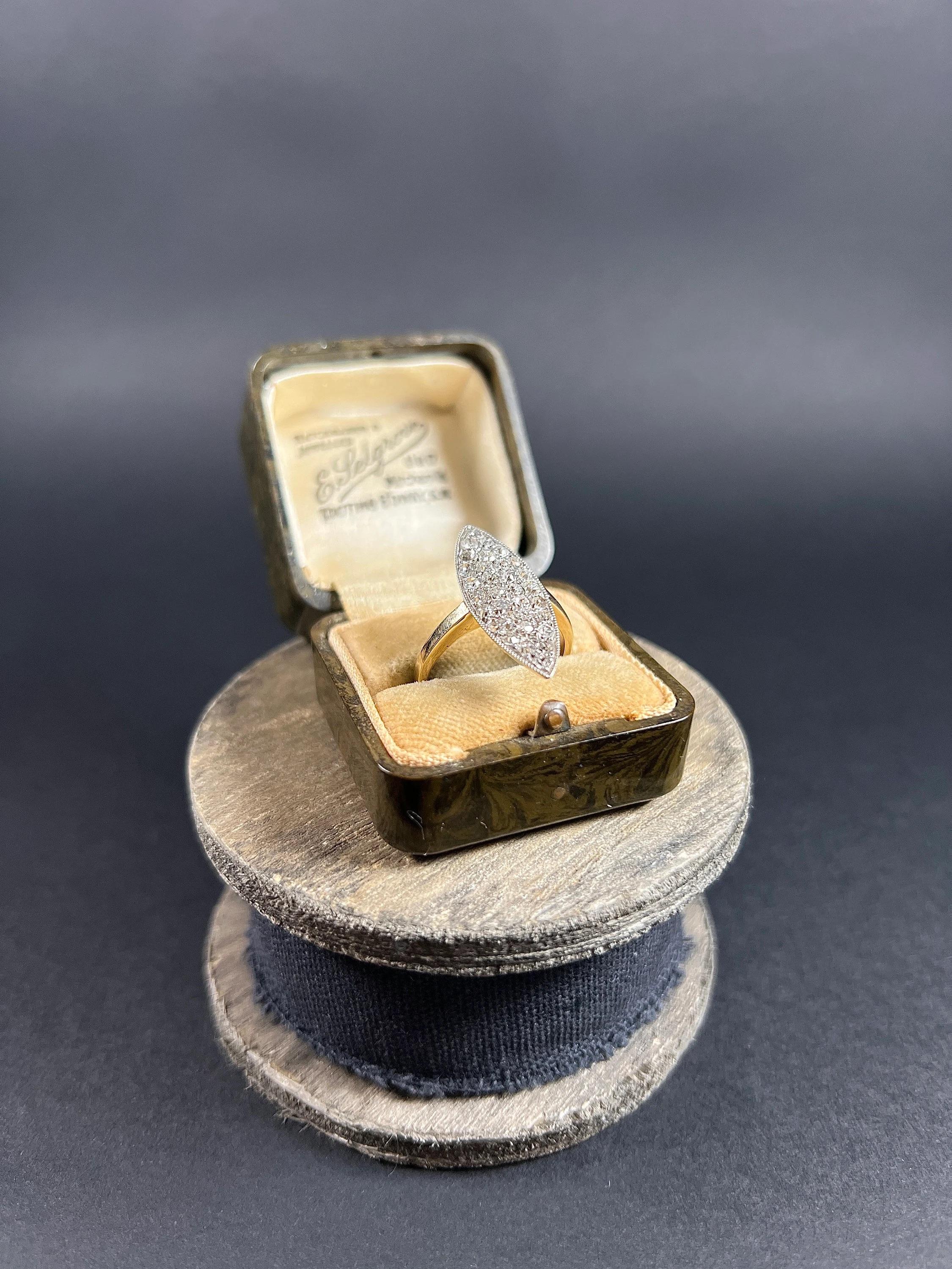 Women's or Men's Antique 1920s, 18ct Gold & Platinum, 1.50ct Diamond Marquise/Navette Shaped Ring For Sale
