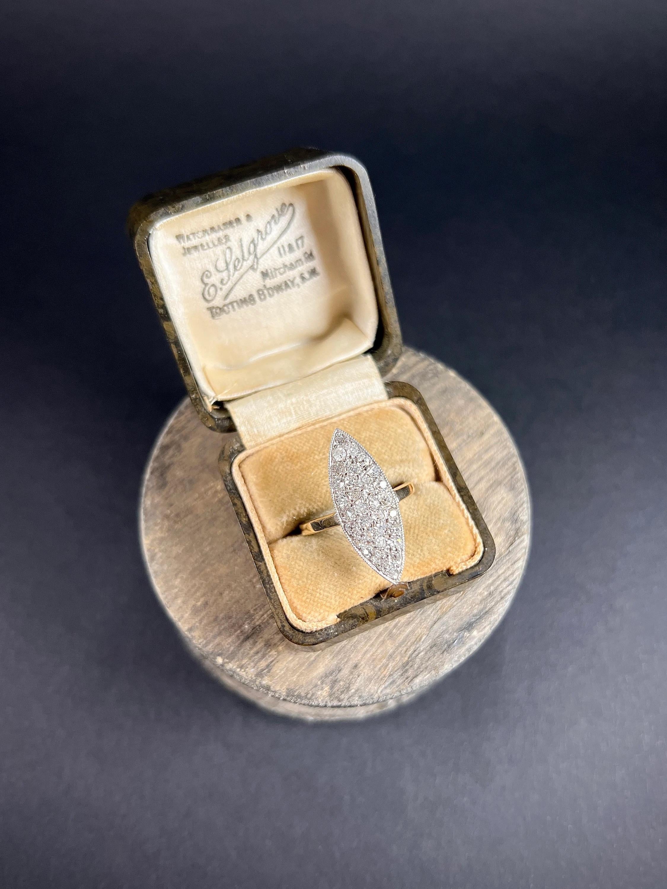 Antique 1920s, 18ct Gold & Platinum, 1.50ct Diamond Marquise/Navette Shaped Ring For Sale 1