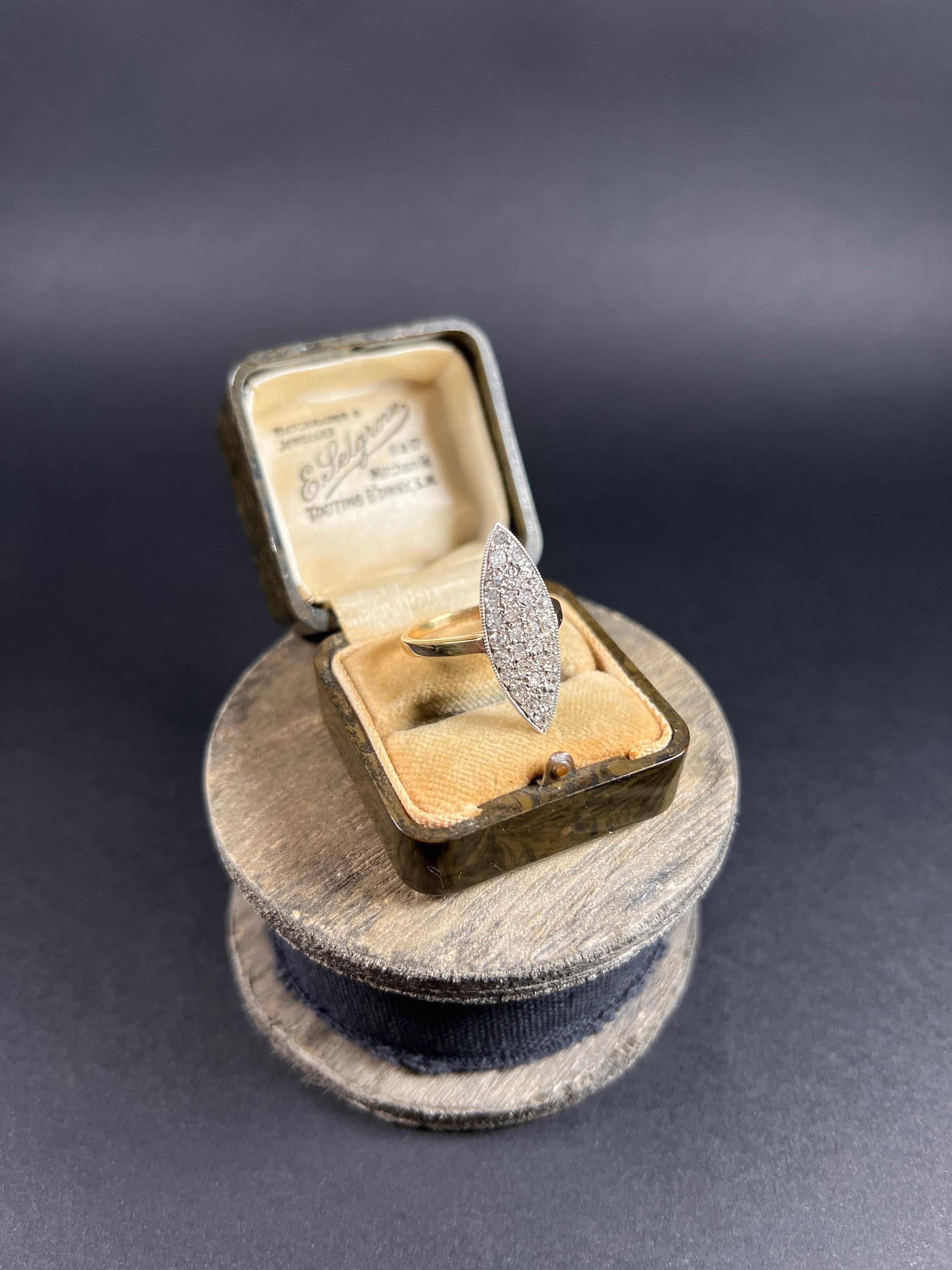 Antique 1920s, 18ct Gold & Platinum, 1.50ct Diamond Marquise/Navette Shaped Ring For Sale 2