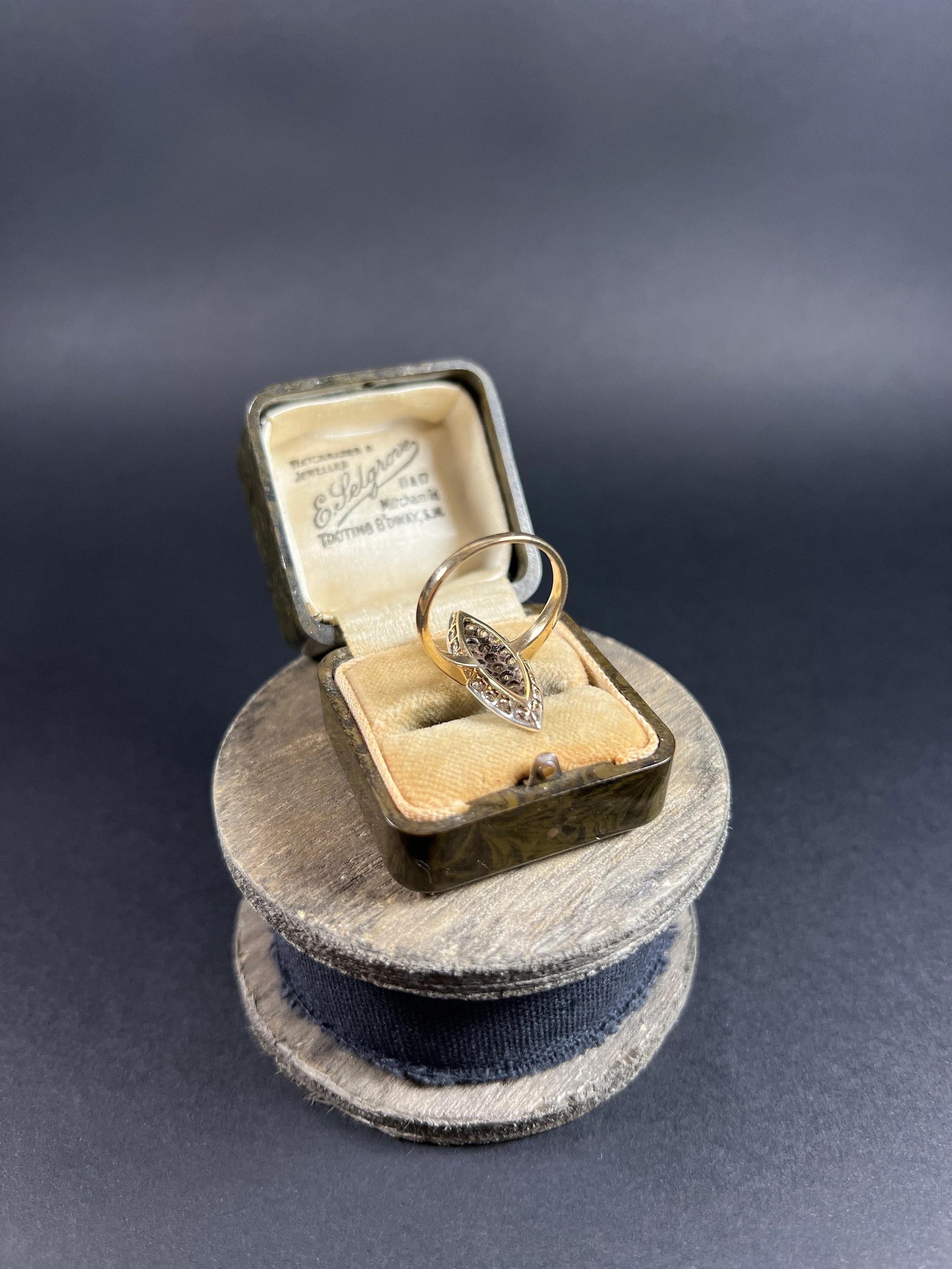 Antique 1920s, 18ct Gold & Platinum, 1.50ct Diamond Marquise/Navette Shaped Ring For Sale 3