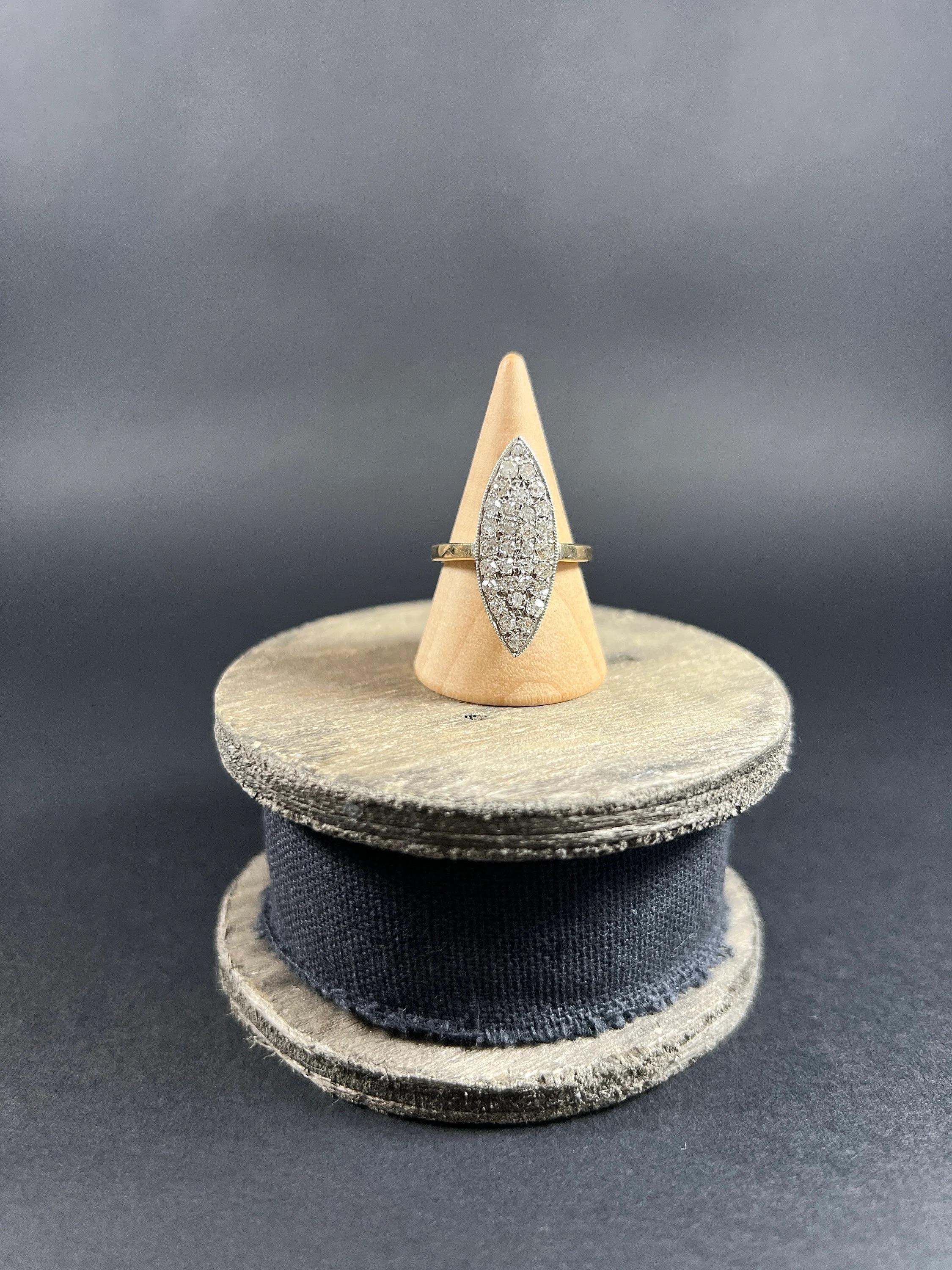 Antique 1920s, 18ct Gold & Platinum, 1.50ct Diamond Marquise/Navette Shaped Ring For Sale 4