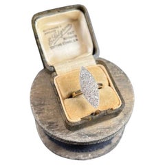 Antiker 1920er Jahre, 18 Karat Gold & Platin, 1,50 Karat Diamant-Ring in Marquise-/Navette-Form, Marquise