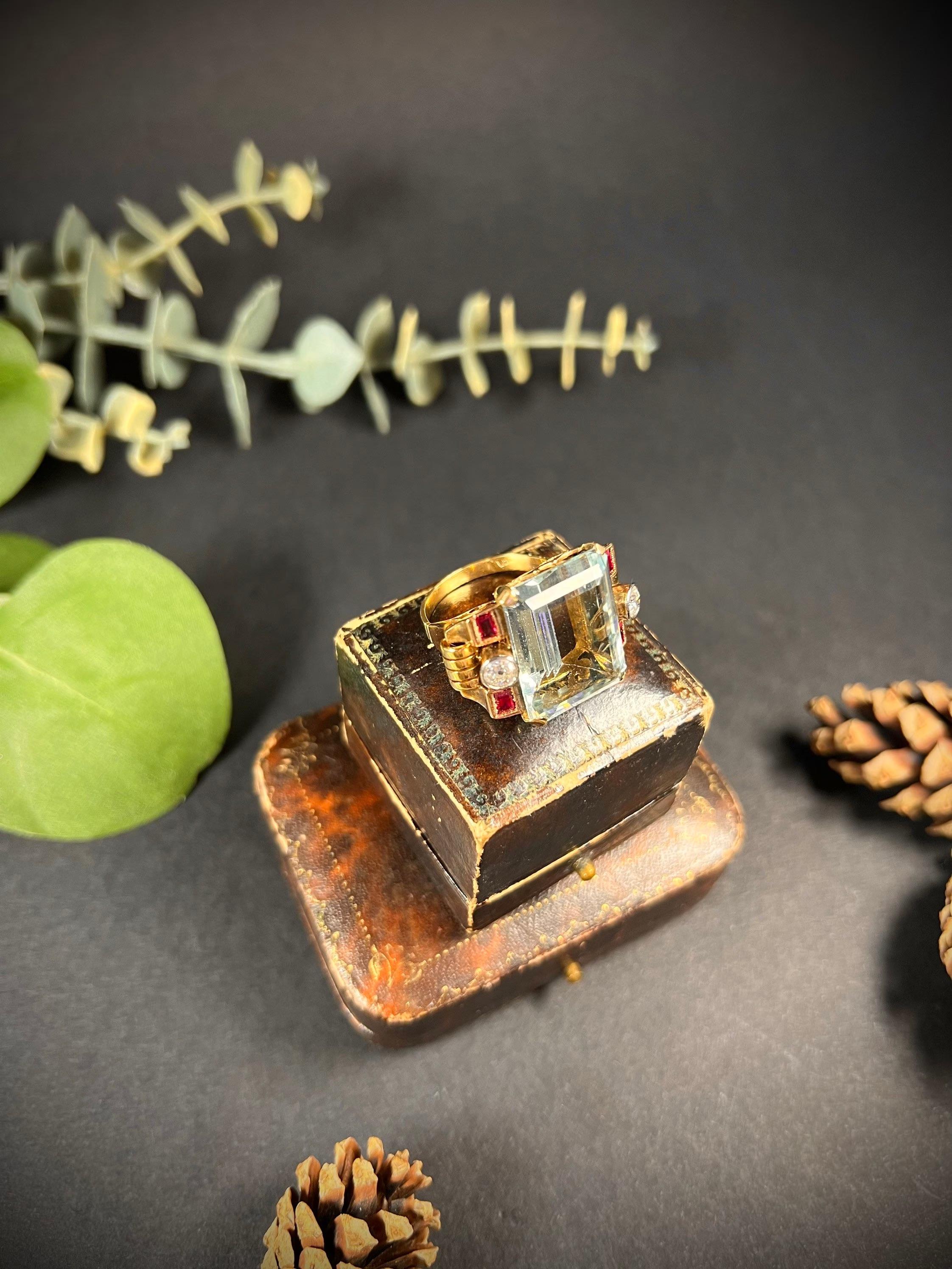 Antiker 1920er Jahre Cocktailring aus 18 Karat Roségold mit großem Aquamarin, Diamant und Rubin 3