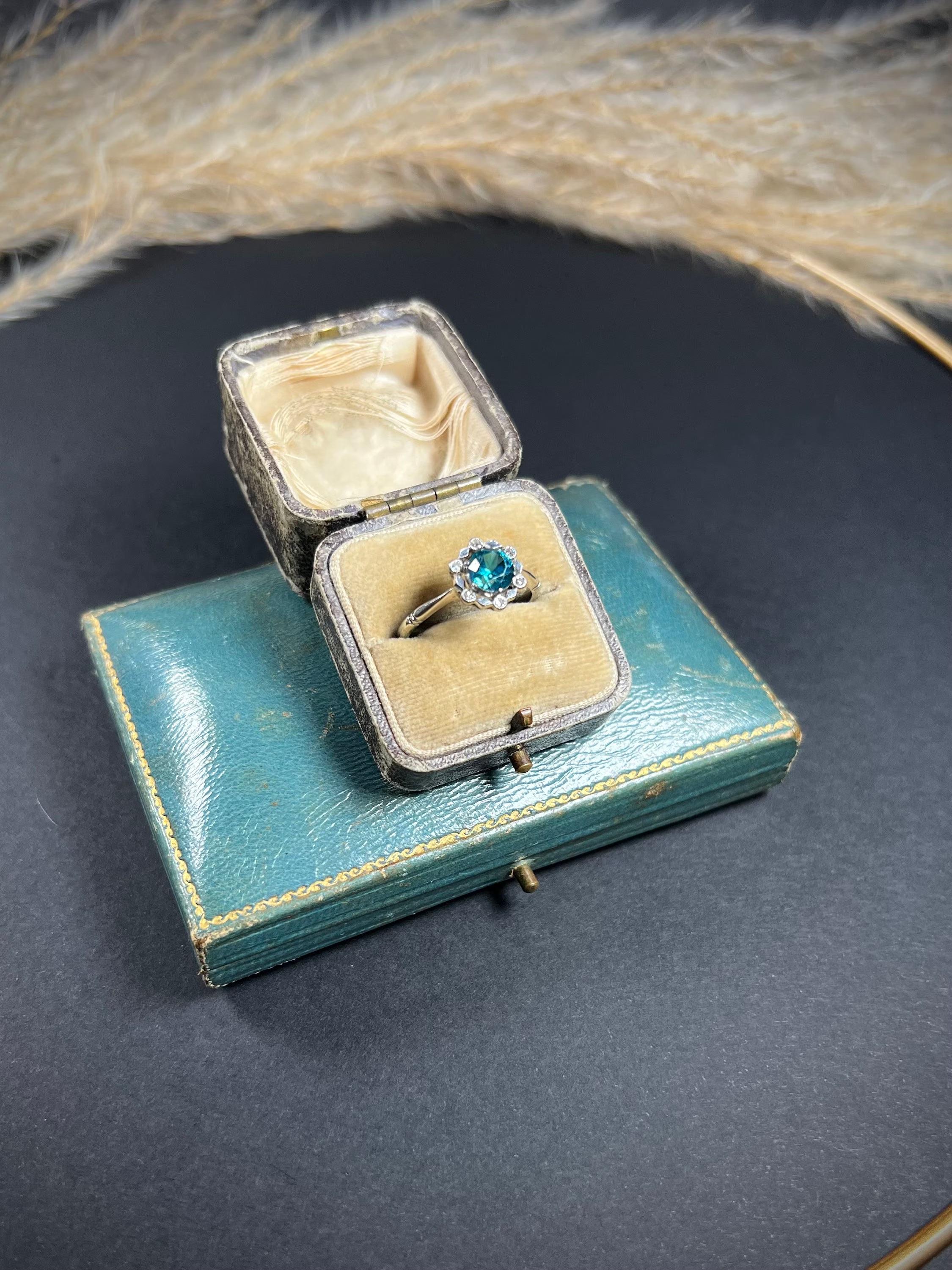 Antique 1920’s 18ct White Gold & Platinum Zircon Diamond Cluster Ring For Sale 5