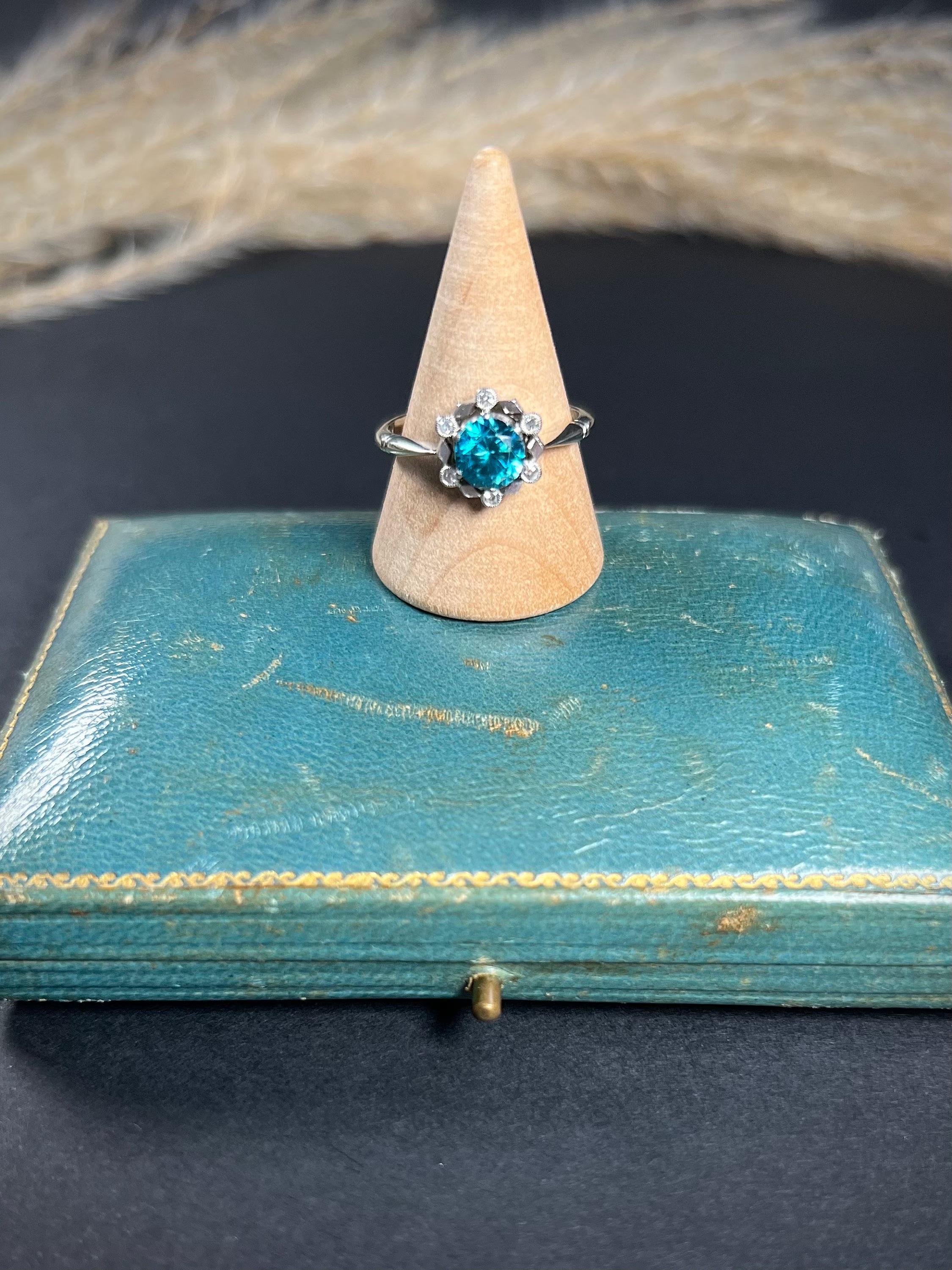 Antique 1920’s 18ct White Gold & Platinum Zircon Diamond Cluster Ring For Sale 2