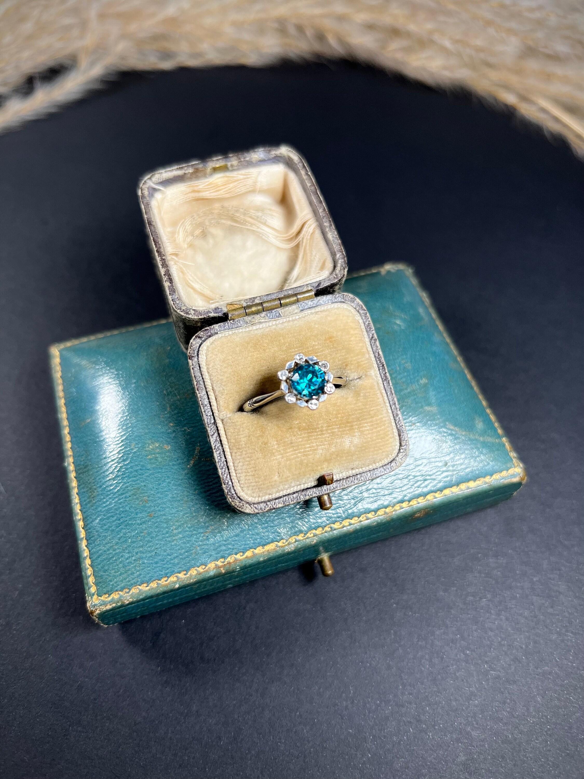 Antique 1920’s 18ct White Gold & Platinum Zircon Diamond Cluster Ring For Sale 3