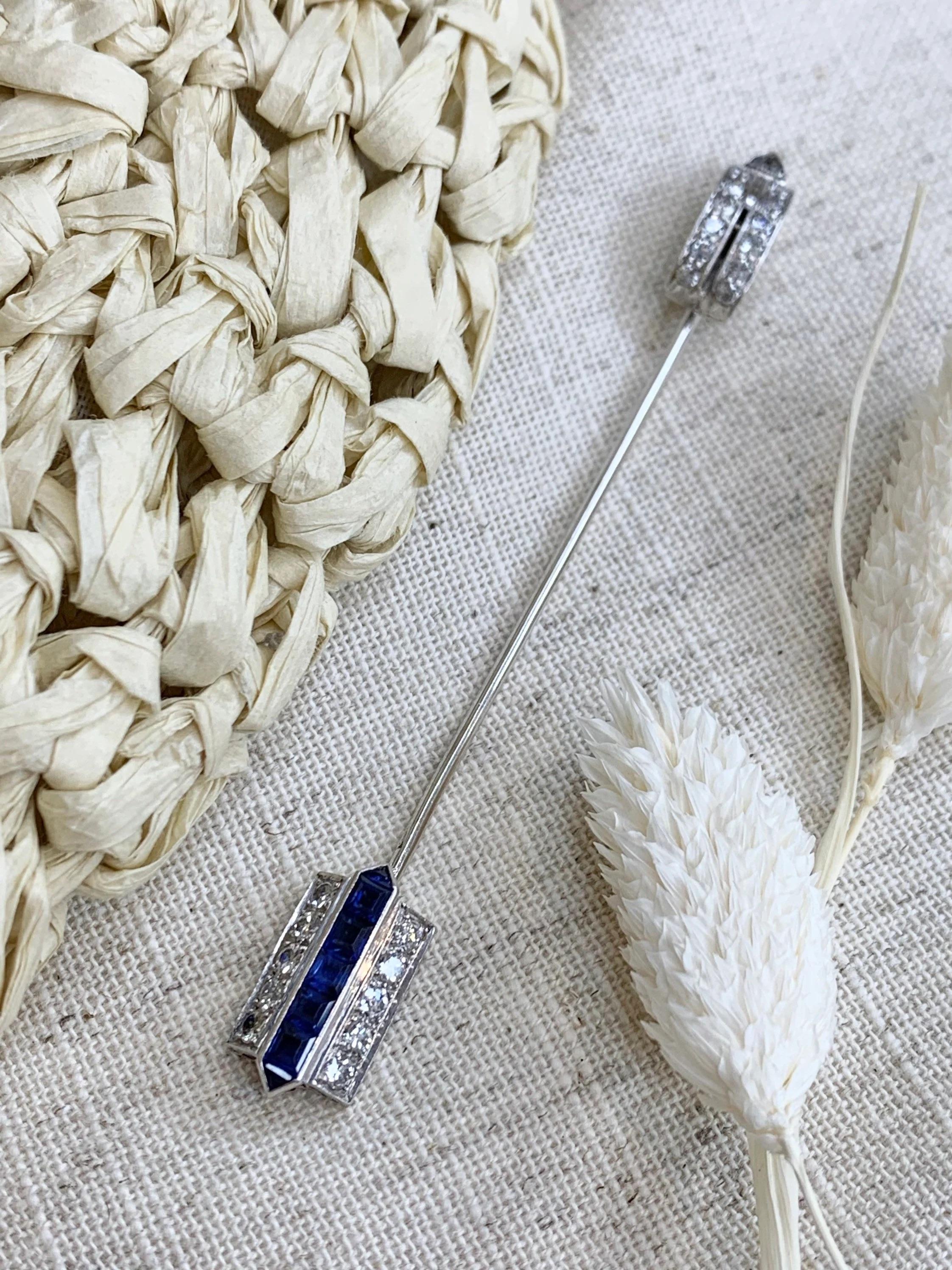 Sapphire & Diamond Arrow Jabot Pin

French 18ct White Gold

Circa 1920’s 

Set with Calibrated Sapphires & Old European Cut Diamonds 

Twist & Pull Closure 

Measures Approx Length 80mm 

All of our items are either Antique, Vintage or Preloved.