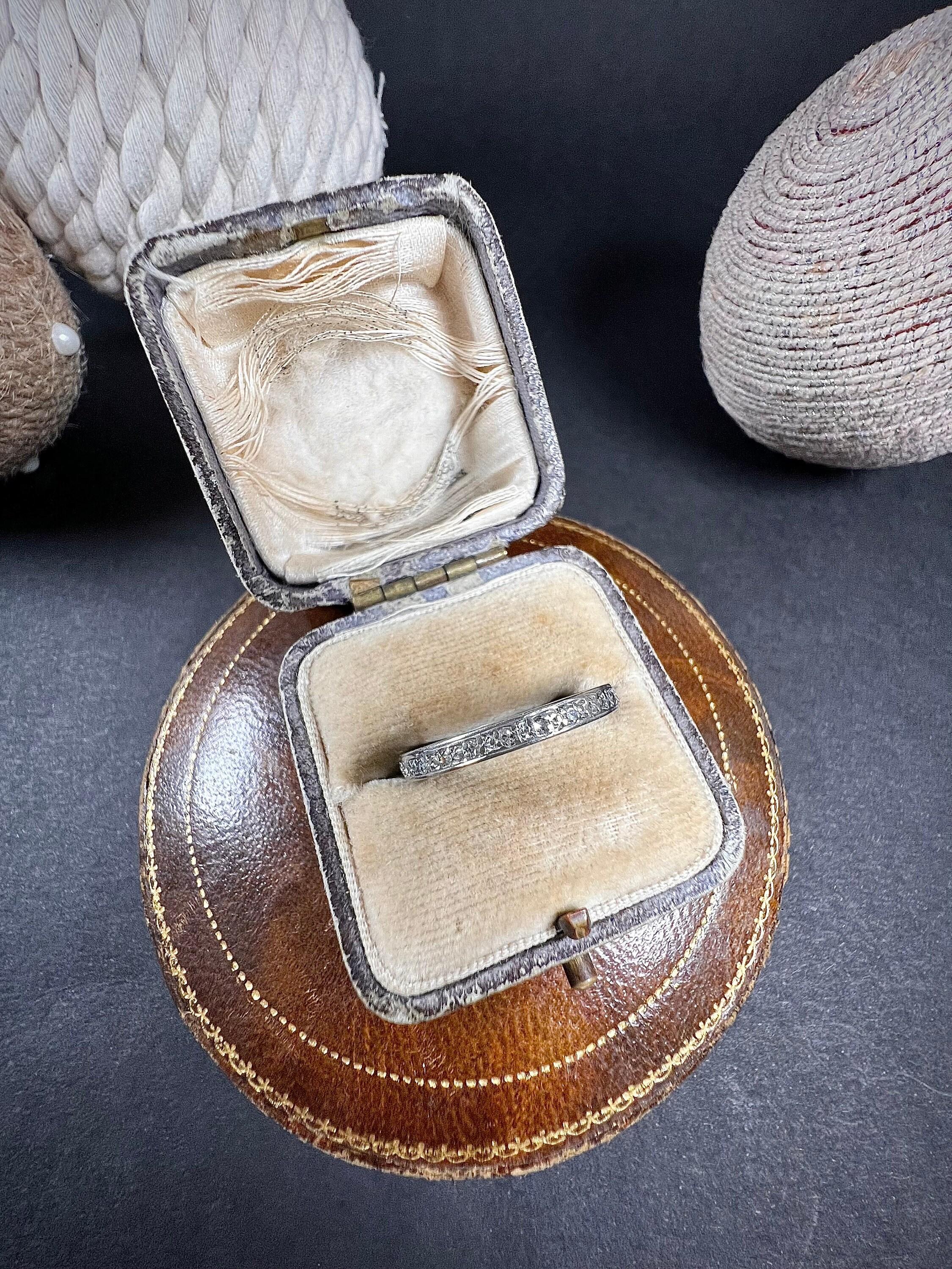 Women's or Men's Antique 1920s 18ct White Gold Stamped Diamond Full Eternity Ring For Sale