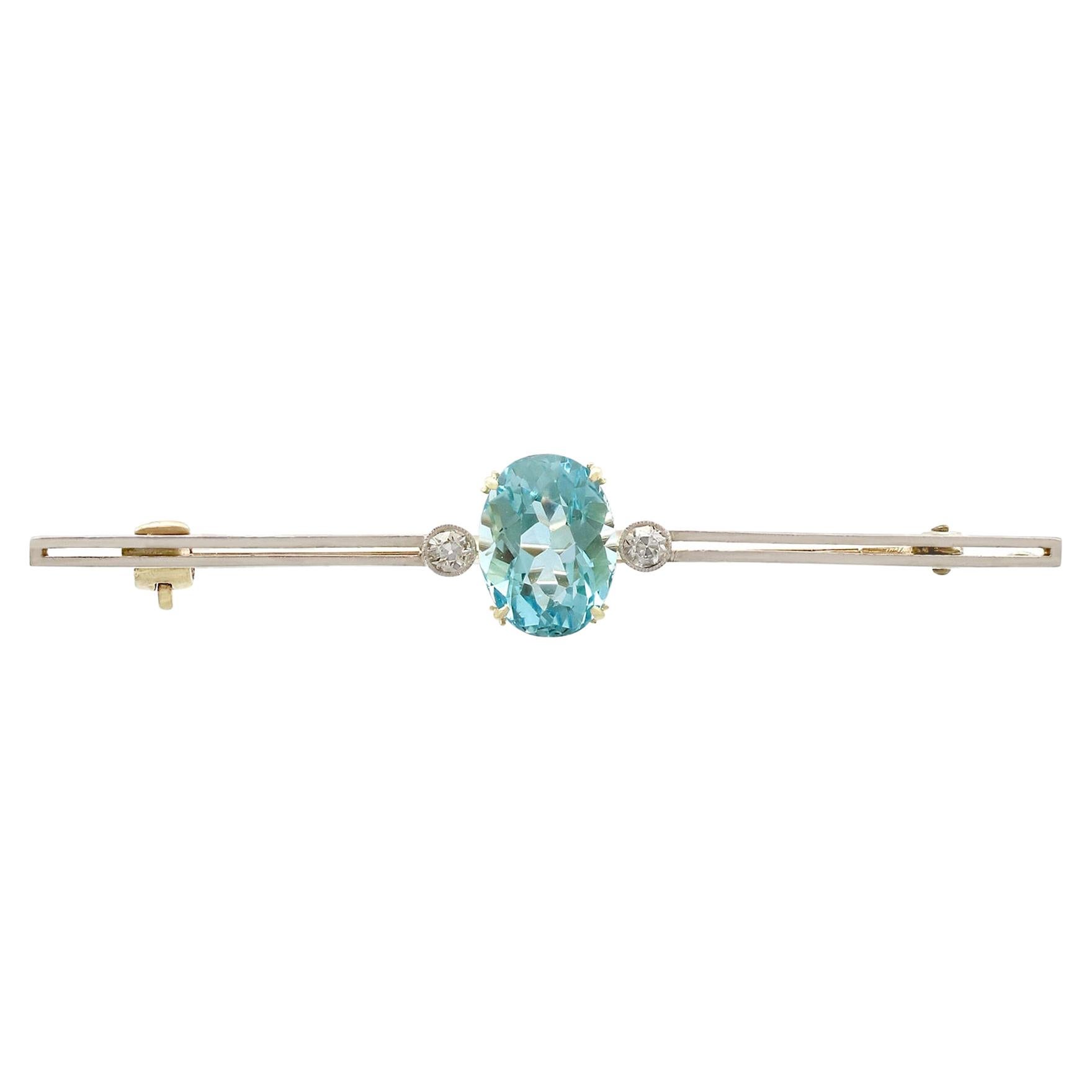 Antique 1920s 2.27 Carat Aquamarine and Diamond Yellow Gold Bar Brooch For Sale