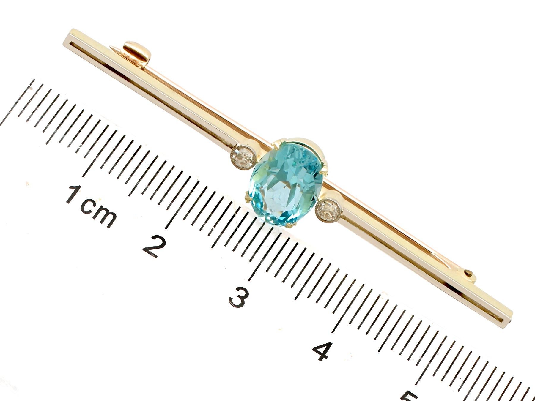 Antique 1920s 2.27 Carat Aquamarine and Diamond Yellow Gold Bar Brooch In Excellent Condition For Sale In Jesmond, Newcastle Upon Tyne