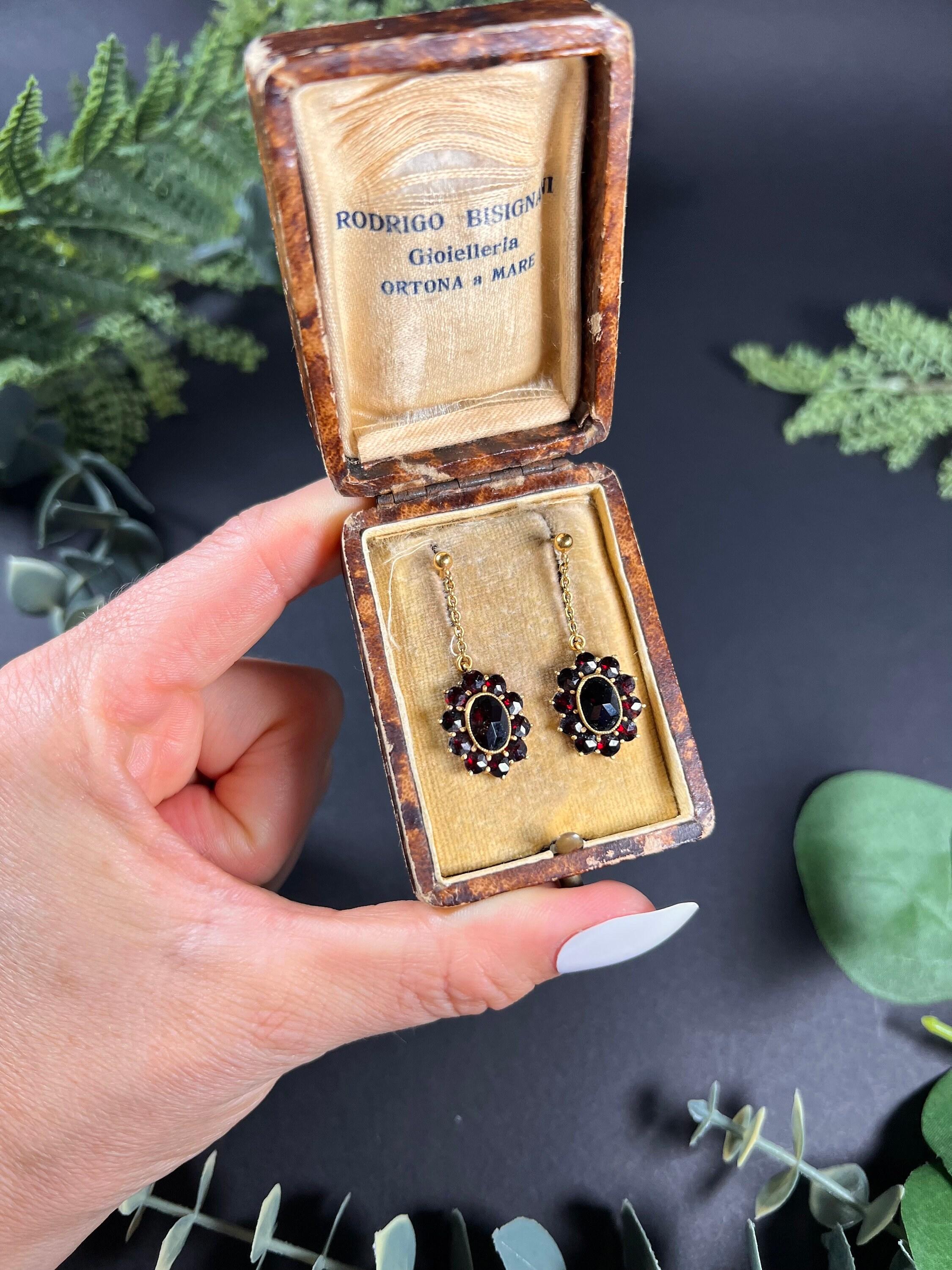 Women's or Men's Antique 1920’s, 9ct Gold Bohemian Garnet Cluster Drop Earrings For Sale