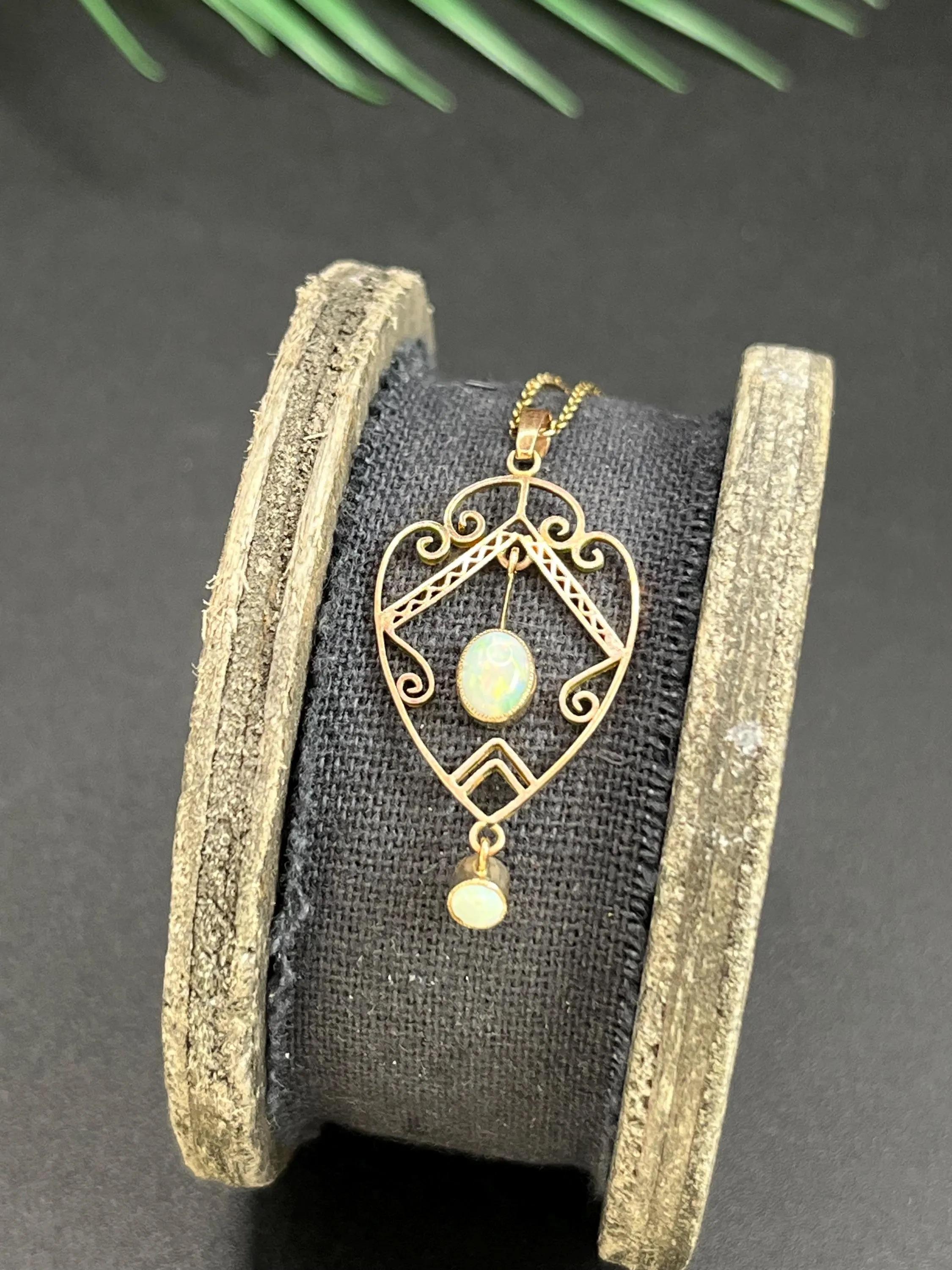 Pendentif en or rose 9ct Art Deco 1920 antique avec opale en vente 4