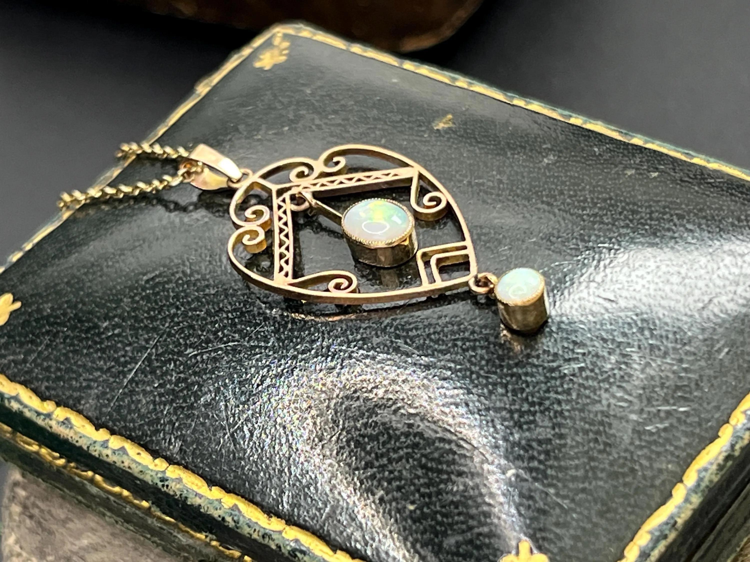 Pendentif en or rose 9ct Art Deco 1920 antique avec opale Bon état - En vente à Brighton, GB