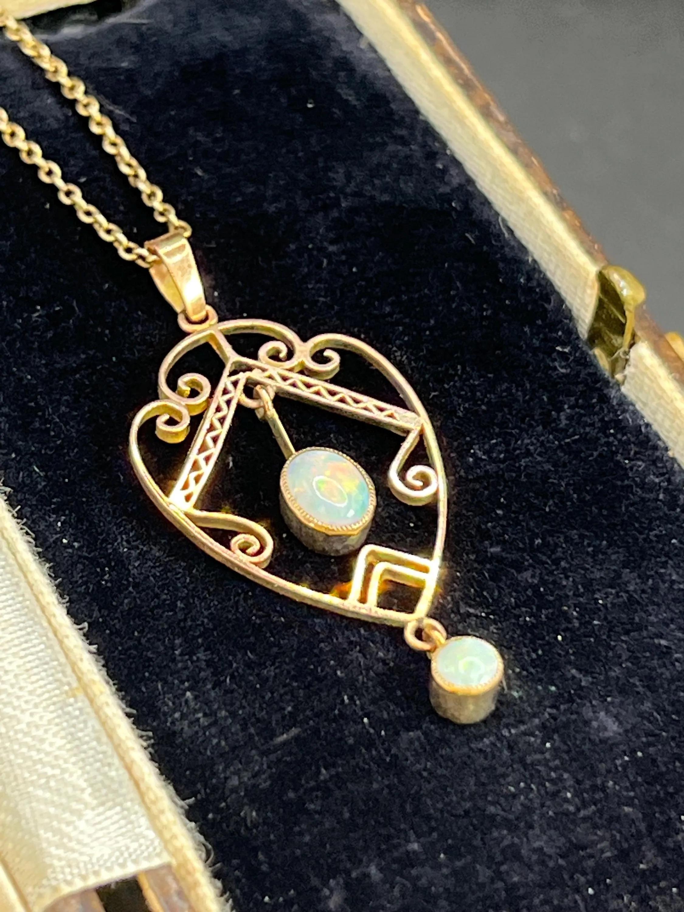 Pendentif en or rose 9ct Art Deco 1920 antique avec opale Unisexe en vente