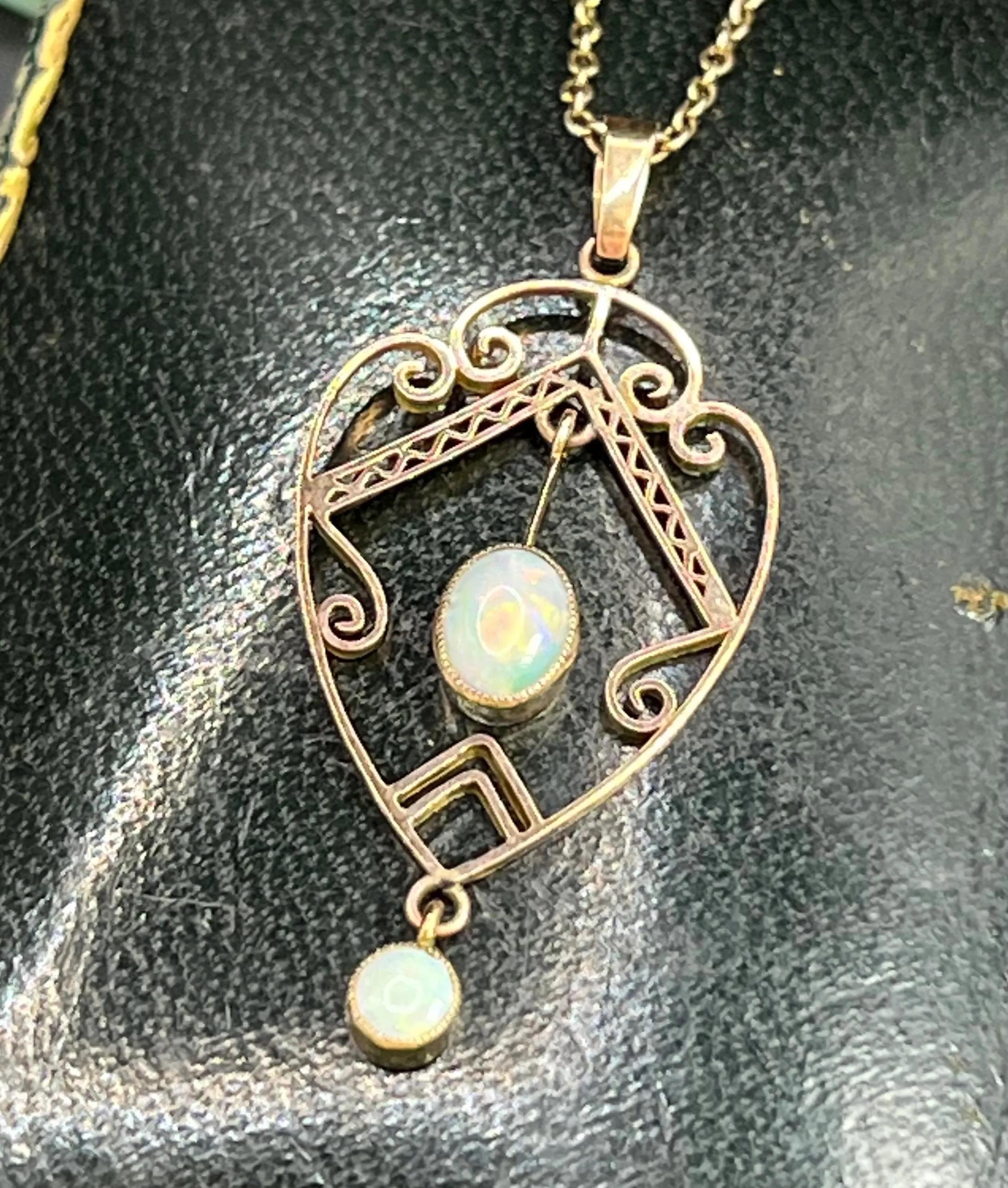 Pendentif en or rose 9ct Art Deco 1920 antique avec opale en vente 2