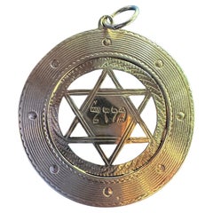 Pendentif ancien en or 9K des années 1920 étoile de David avec inscription "Mazel" - 6,1 g