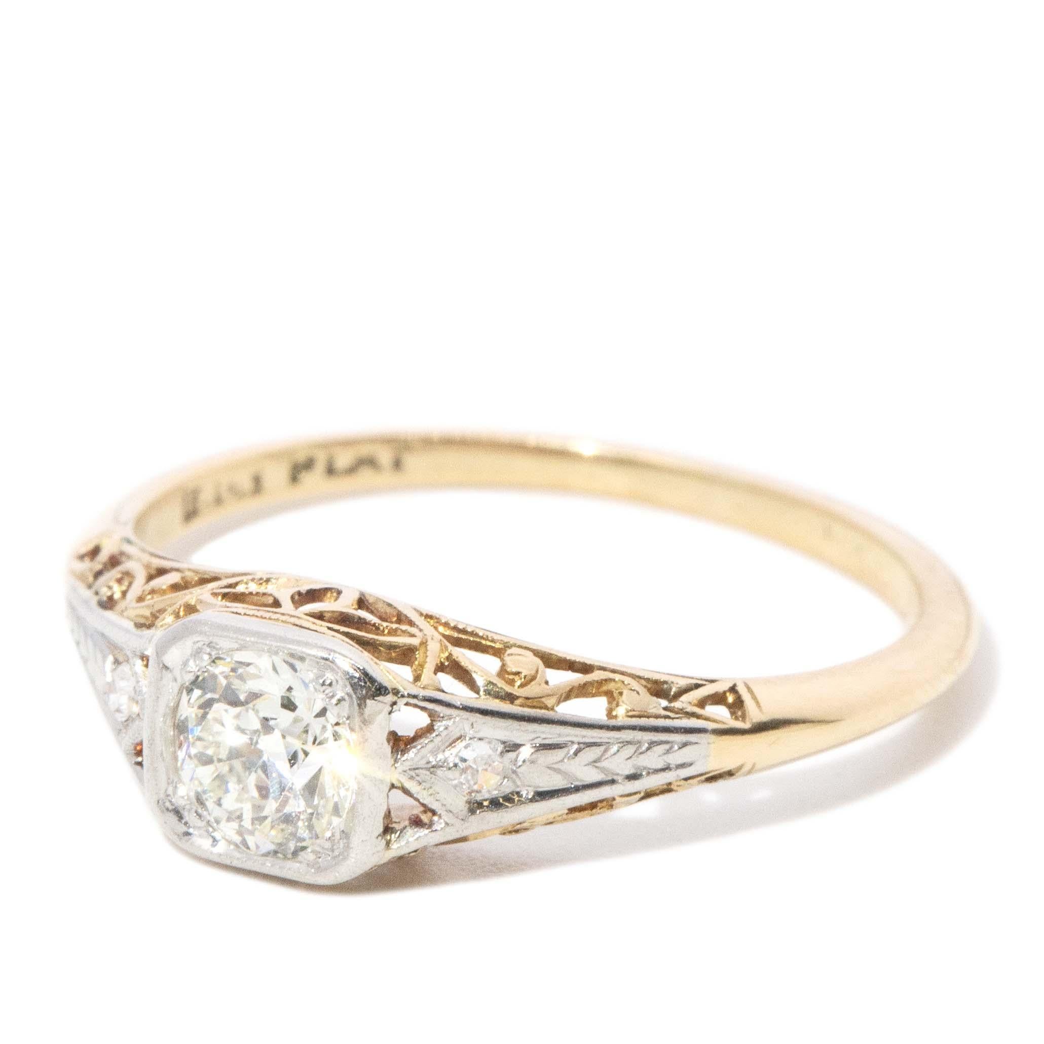 Moderno Antique 1920s Antique Old Cut Diamond Platinum & 18 Carat Gold Ring in vendita