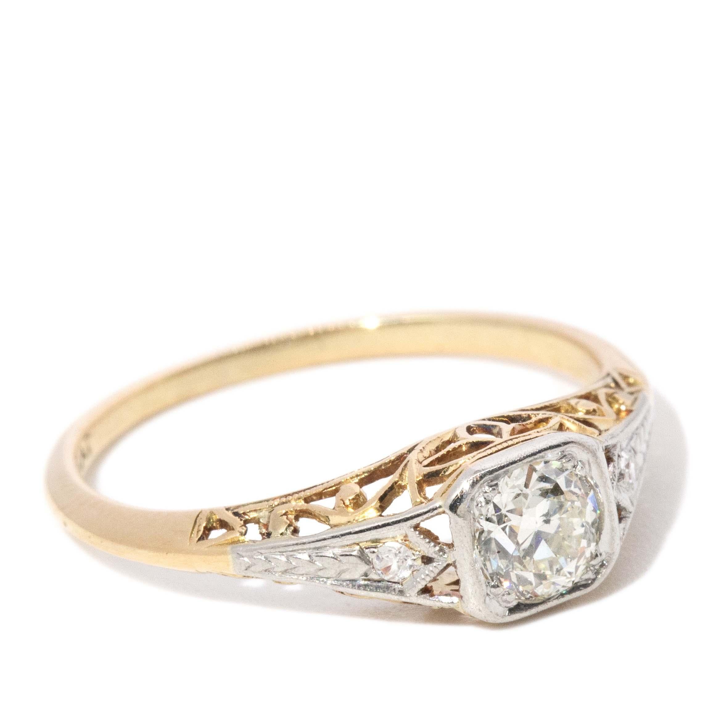 Taglio antico europeo Antique 1920s Antique Old Cut Diamond Platinum & 18 Carat Gold Ring in vendita