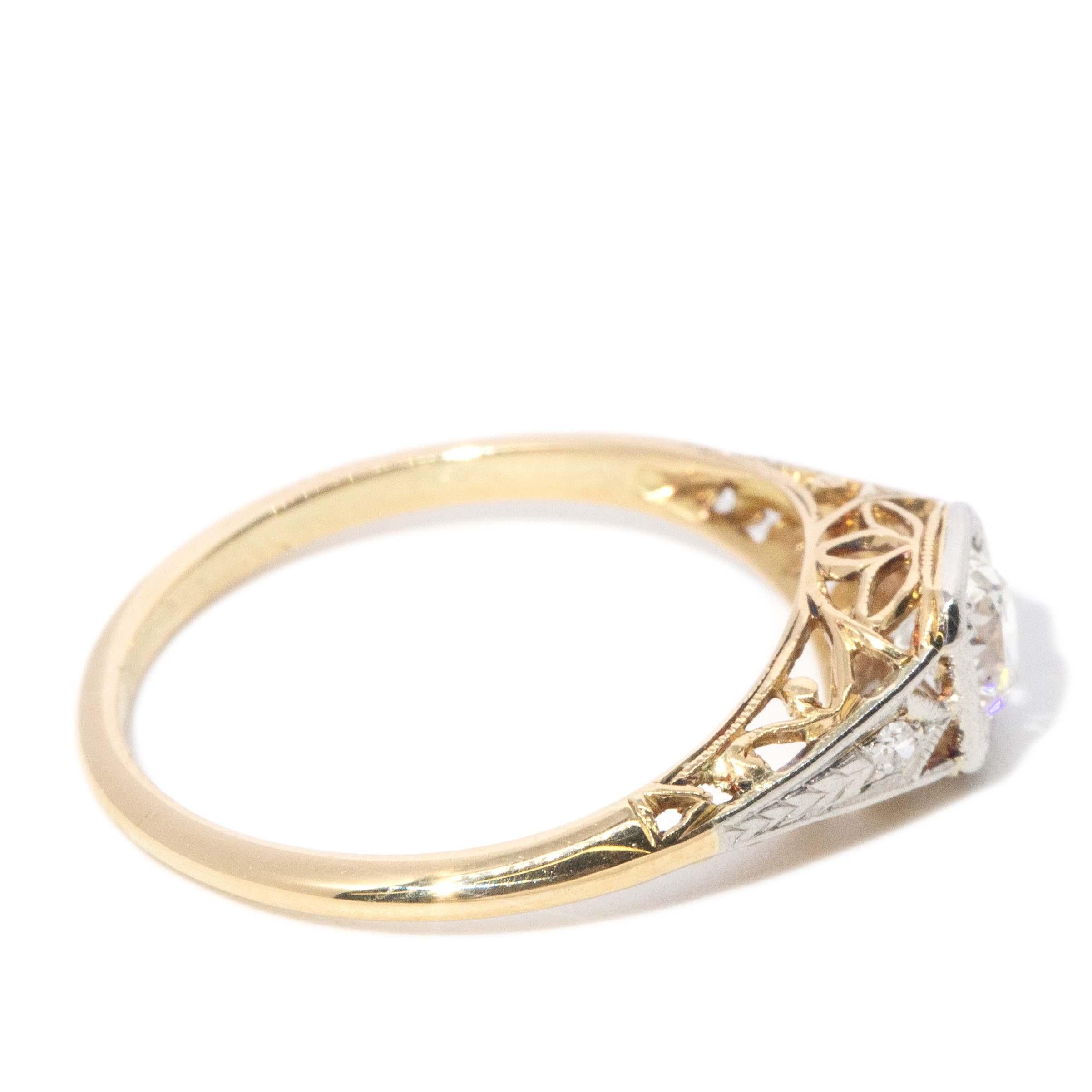 da uomo o donna Antique 1920s Antique Old Cut Diamond Platinum & 18 Carat Gold Ring in vendita