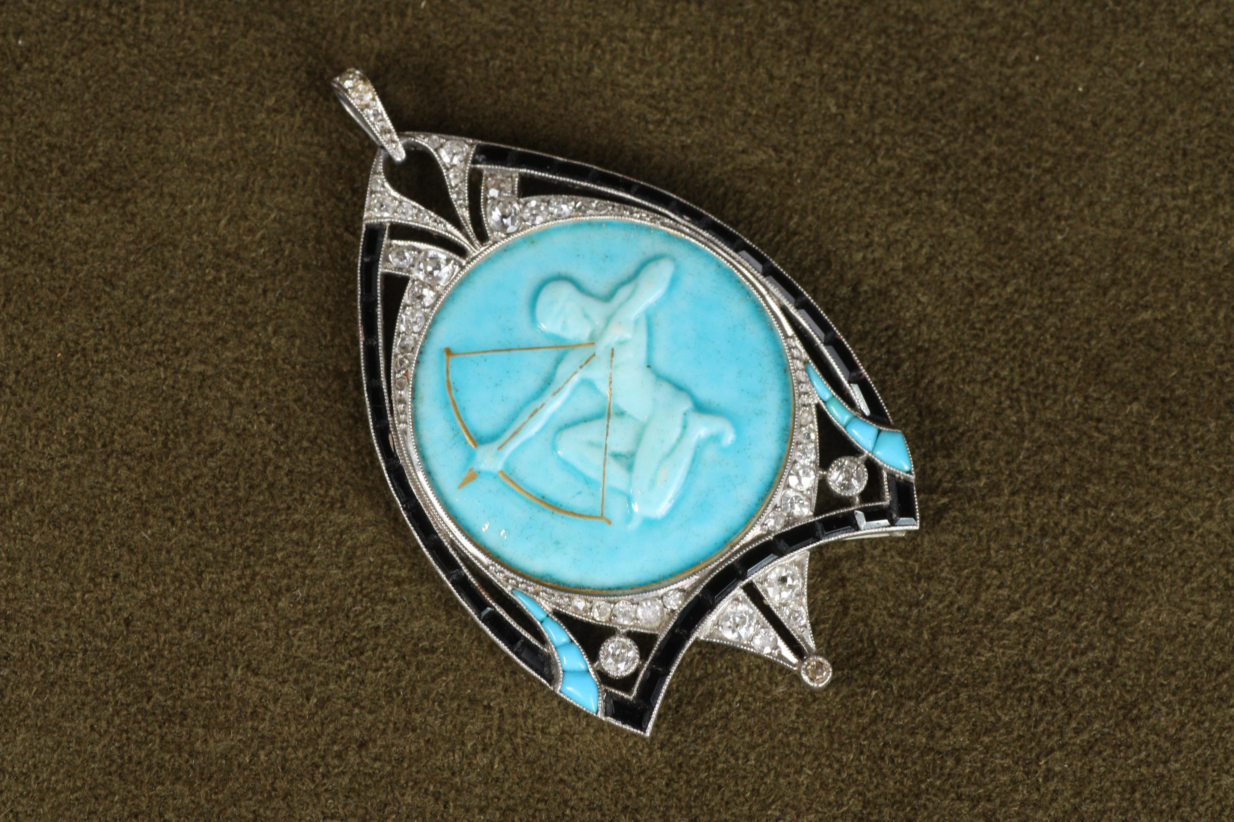 Femenino o masculino Antiguo Colgante Art Decó de Porcelana Décoré a Sévrés de los años 20 en venta