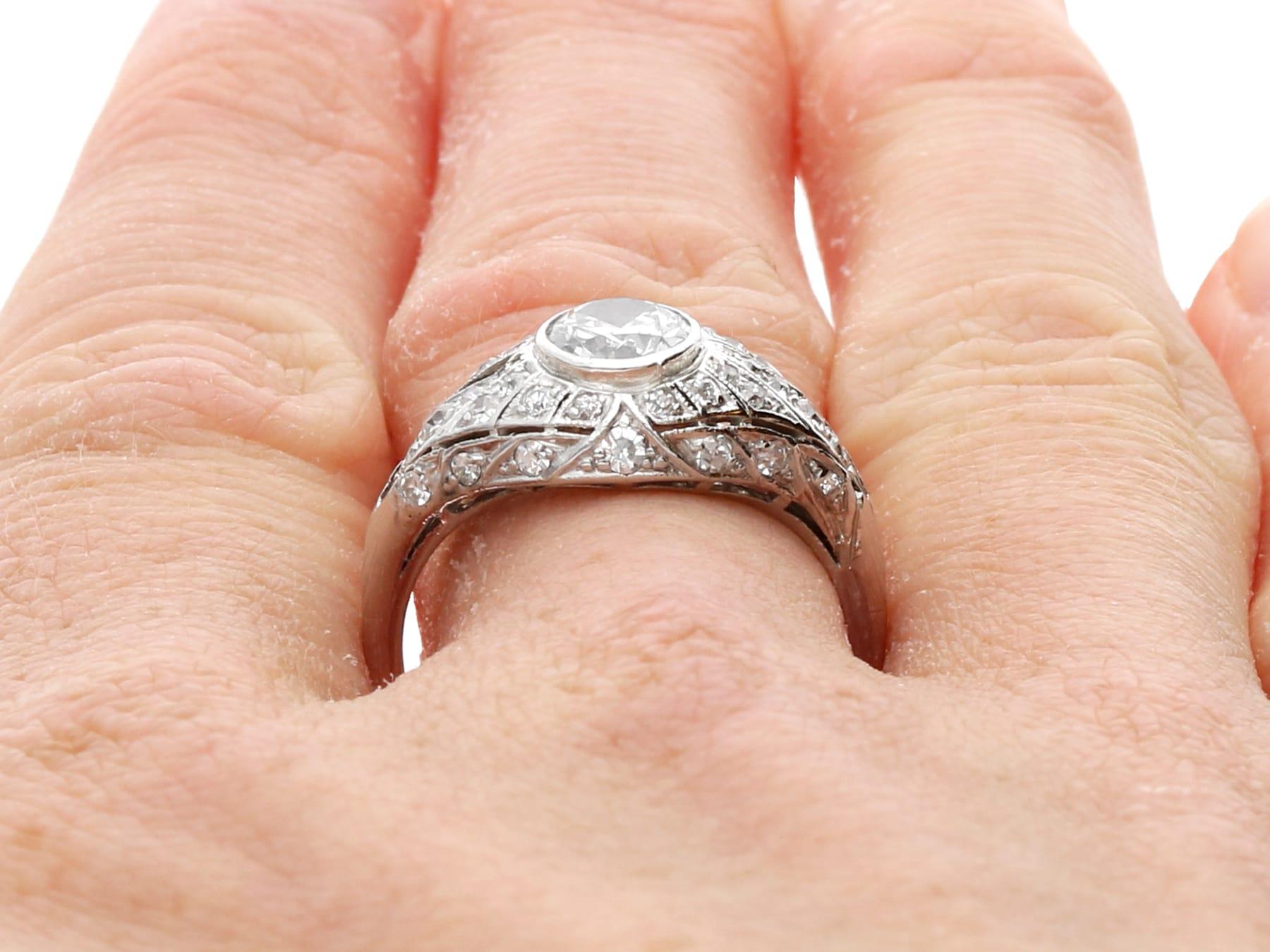 Antique 1920s Art Deco 1.14 Carat Diamond and Platinum Dress Ring For Sale 2