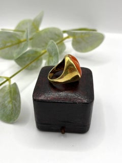 Anello a cupola in stile Art Déco degli anni '20, in oro 14 carati con corallo e diamanti