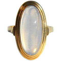 Antique 1920s Art Deco 8.2 Carat Moonstone 8 Karat Gold Oval Cocktail Ring