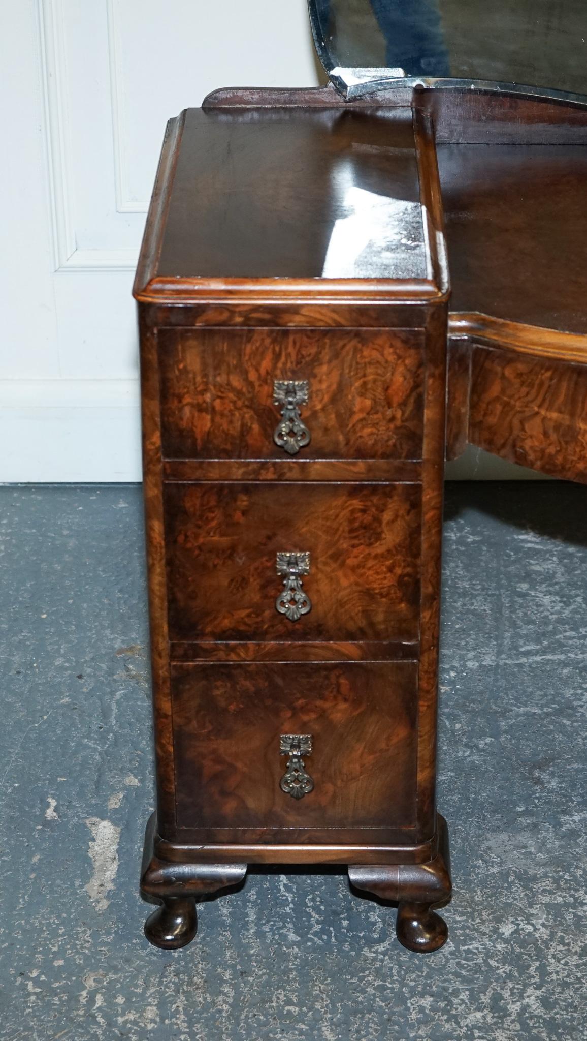 Hand-Crafted ANTIQUE 1920'S ART DECO BURR WALNUT DRESSING TABLE WITH LARGE MiRROR For Sale