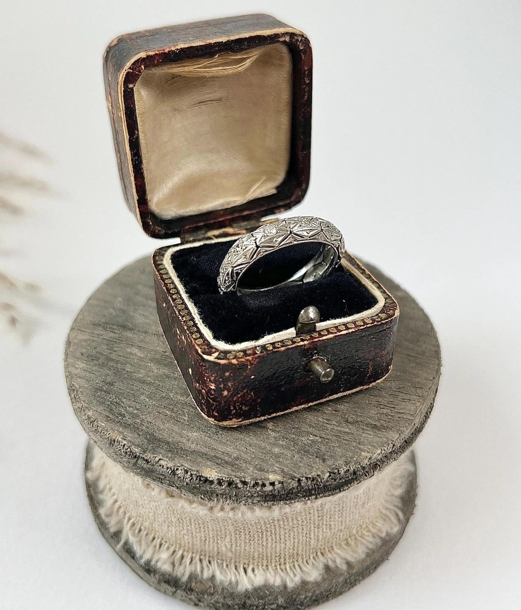 Antique 1920s, Art Deco Fancy Diamond Platinum Wedding Band, Eternity Ring In Good Condition For Sale In Brighton, GB