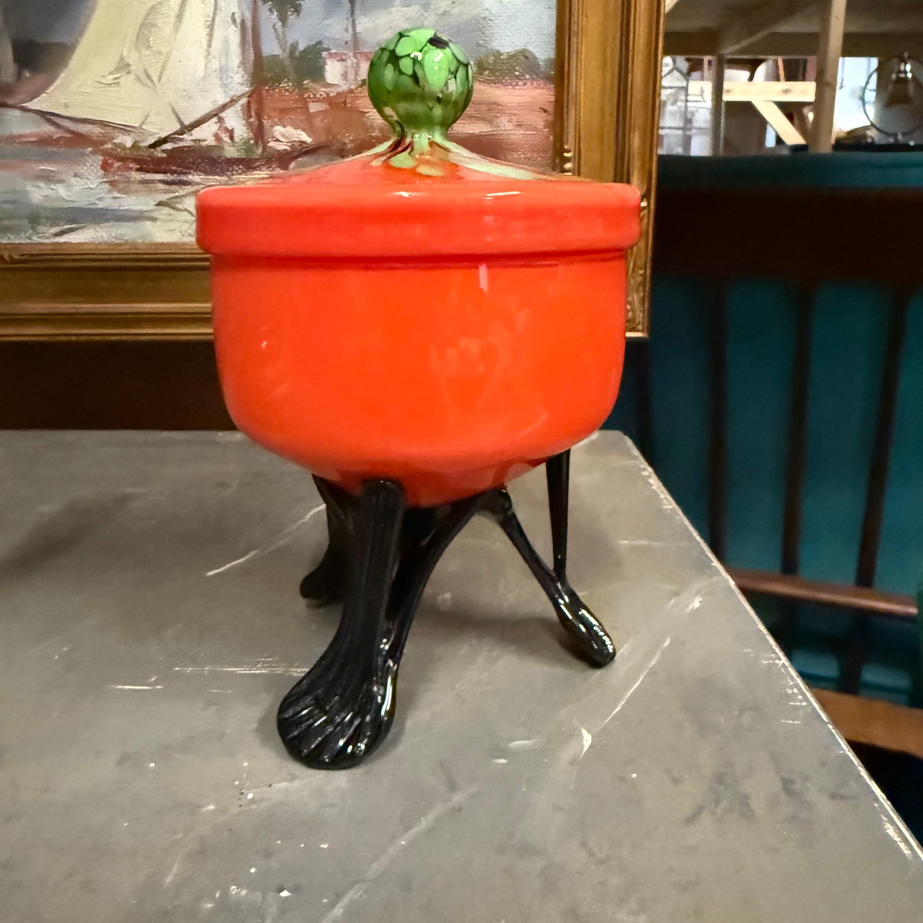 Art Déco Antico vaso con coperchio in vetro artistico boemo stile Moser degli anni '20 in vendita