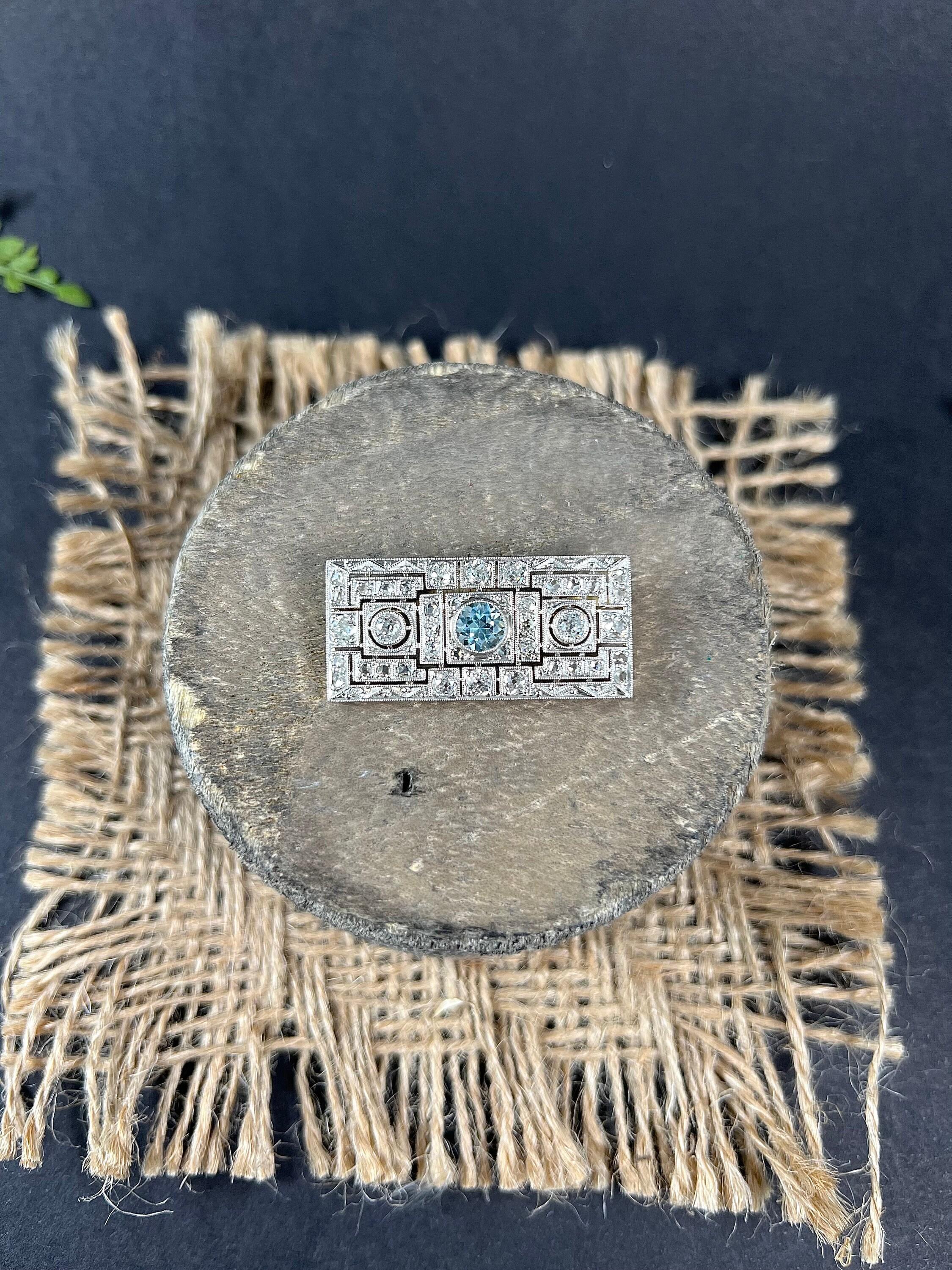 Taille vieille Europe Broche ancienne Art déco des années 1920, en platine, diamants et aigue-marine