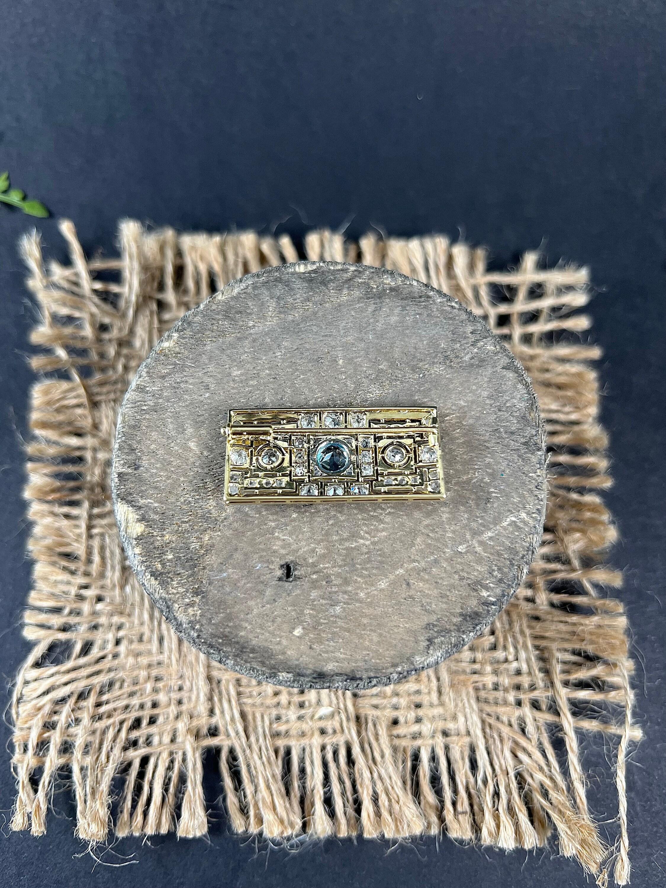 Broche ancienne Art déco des années 1920, en platine, diamants et aigue-marine 3