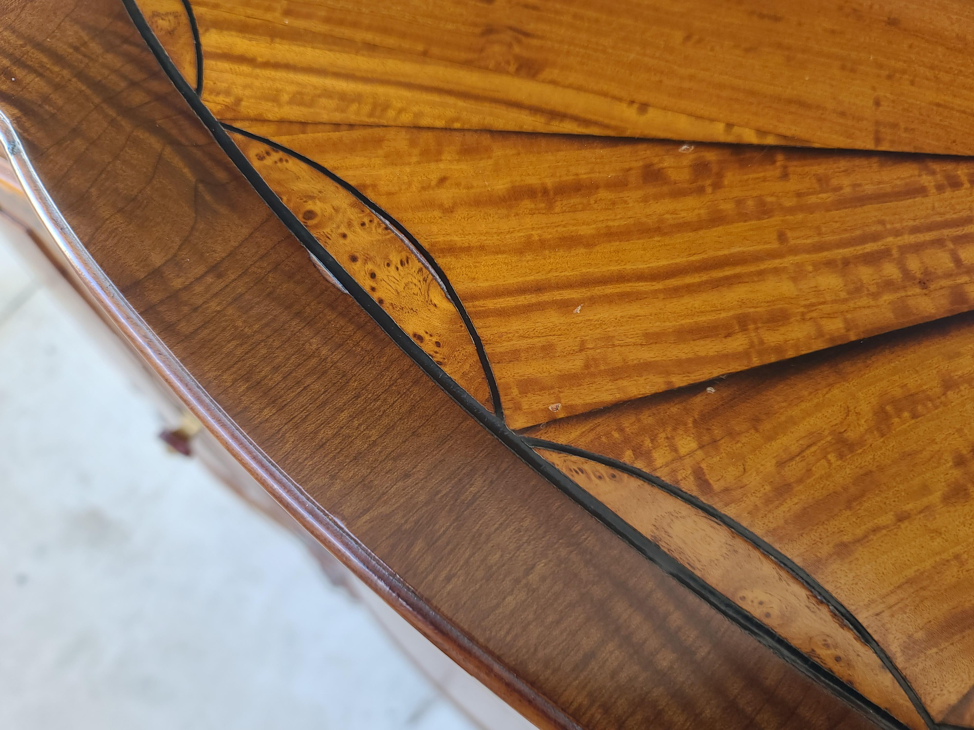Ancienne commode Art Nouveau en broussin d'Amboyna sculptée à la main en noyer, vers 1900 en vente 5