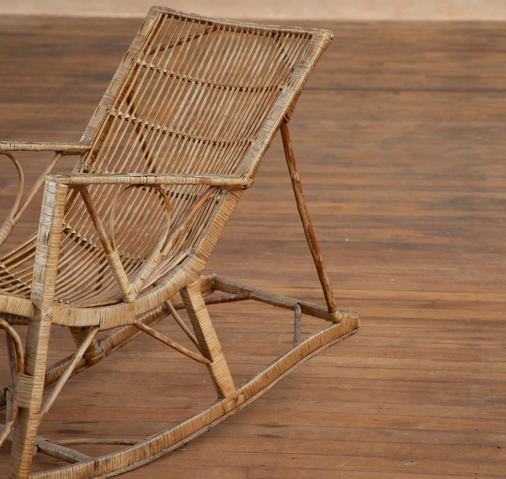 Antique 1920s bamboo lounger, steamer chair In Fair Condition For Sale In Leicester, GB