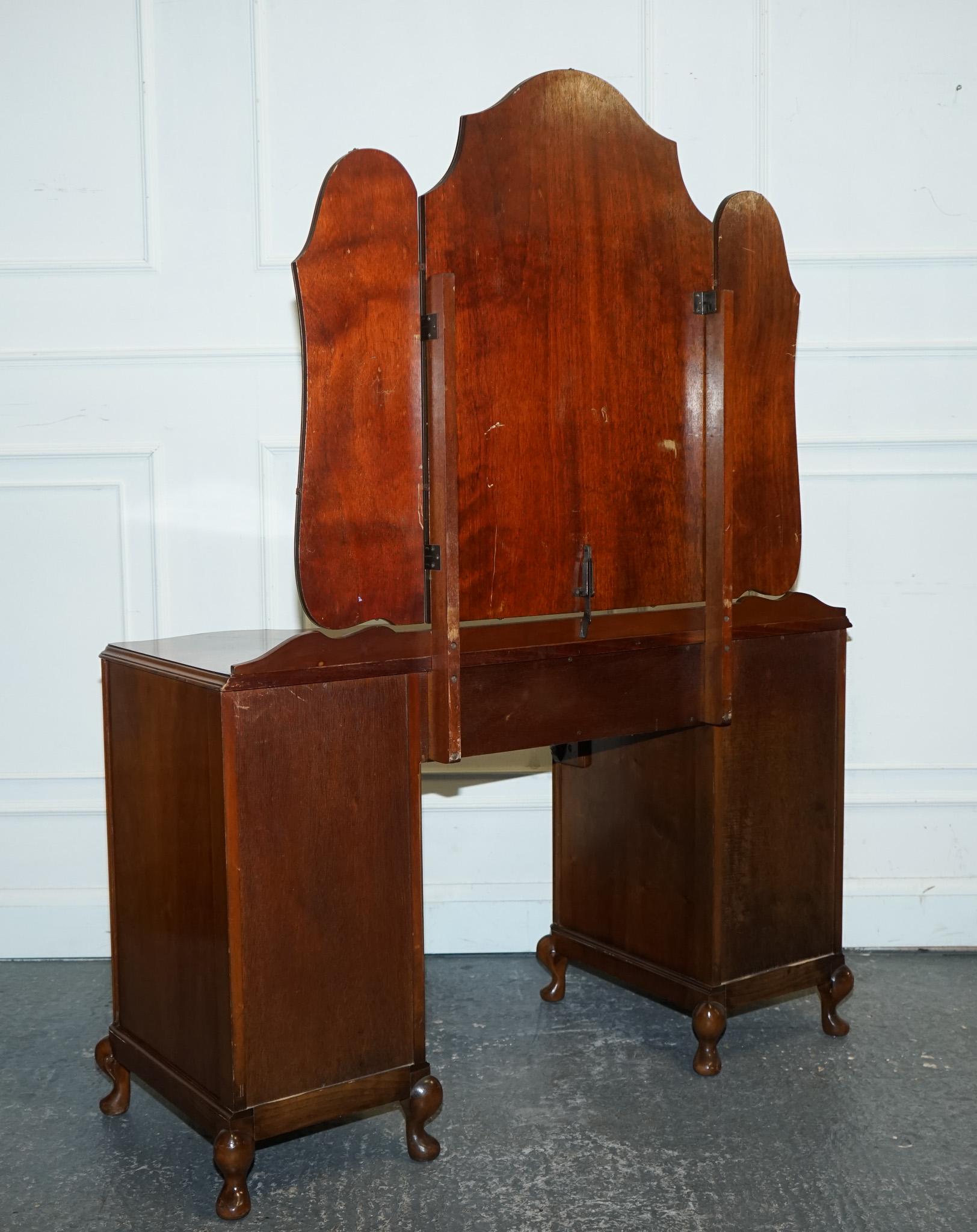 ANTIQUE 1920'S BURR WALNUT ART DECO DRESSING TABLE WiTH PLENTY OF DRAWERS For Sale 6