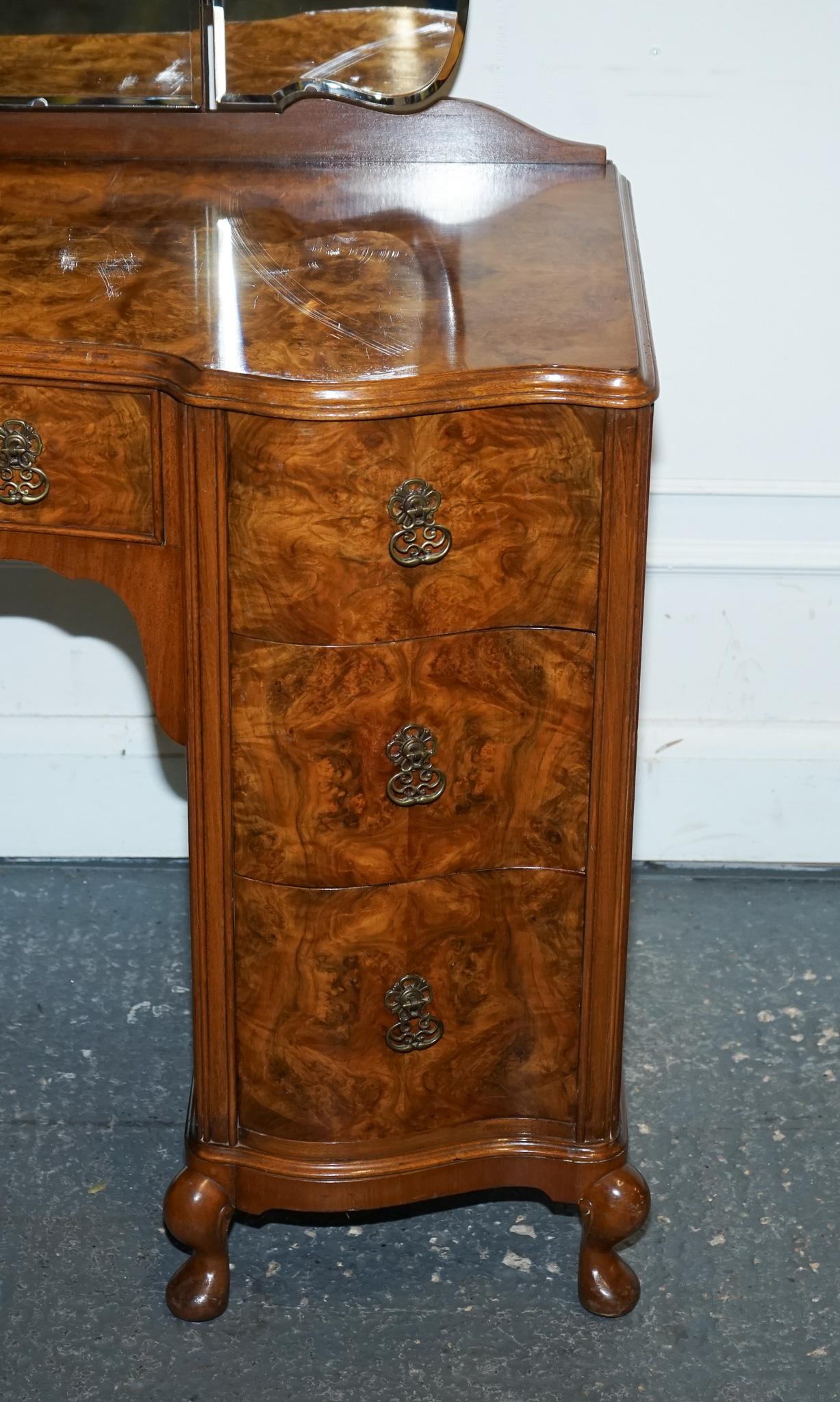 ANTIQUE 1920'S BURR WALNUT ART DECO DRESSING TABLE WiTH PLENTY OF DRAWERS For Sale 11